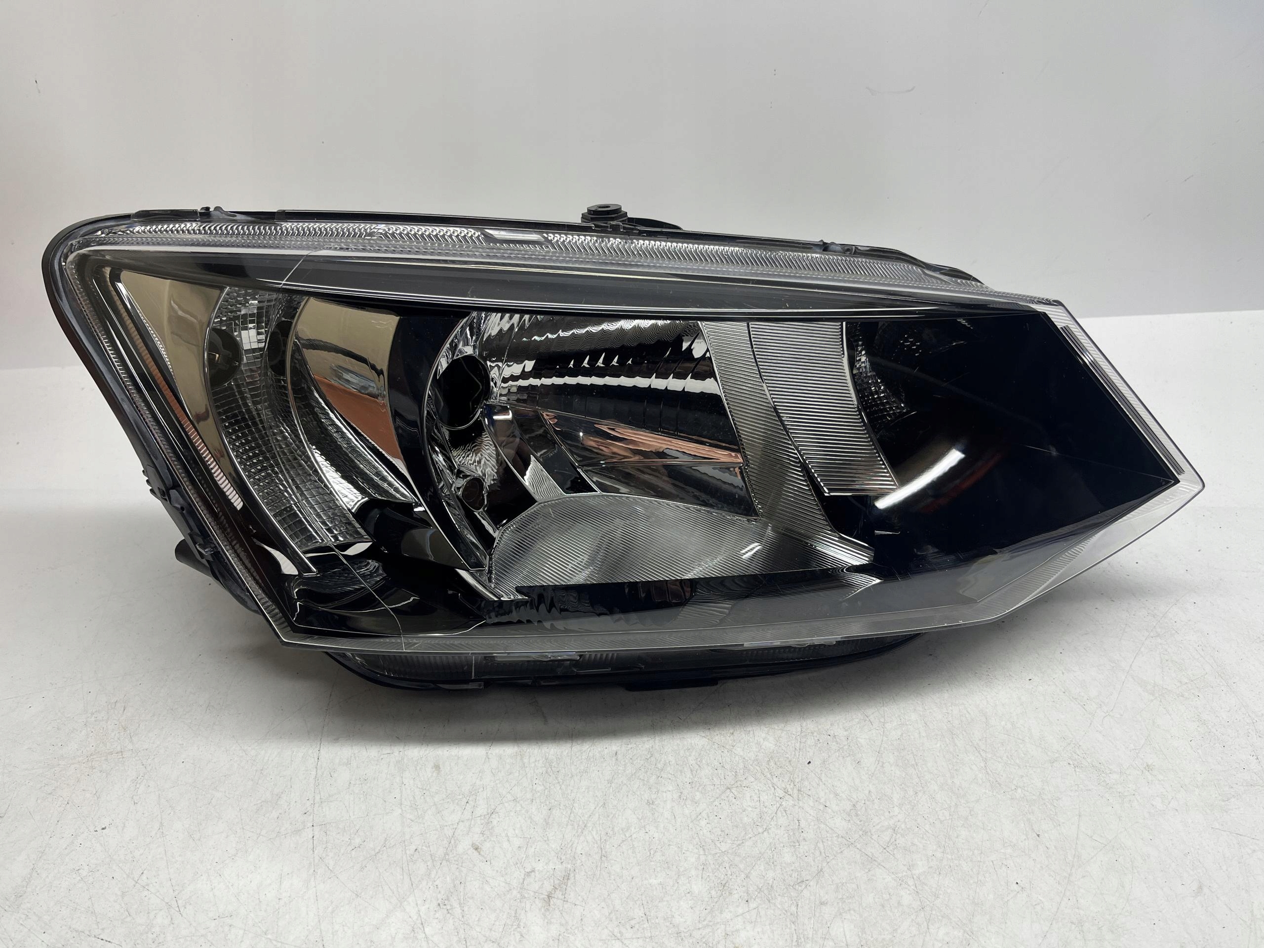 SKODA Fabia 3 Reflektor Lampra Przód Prawy 6V1941016C