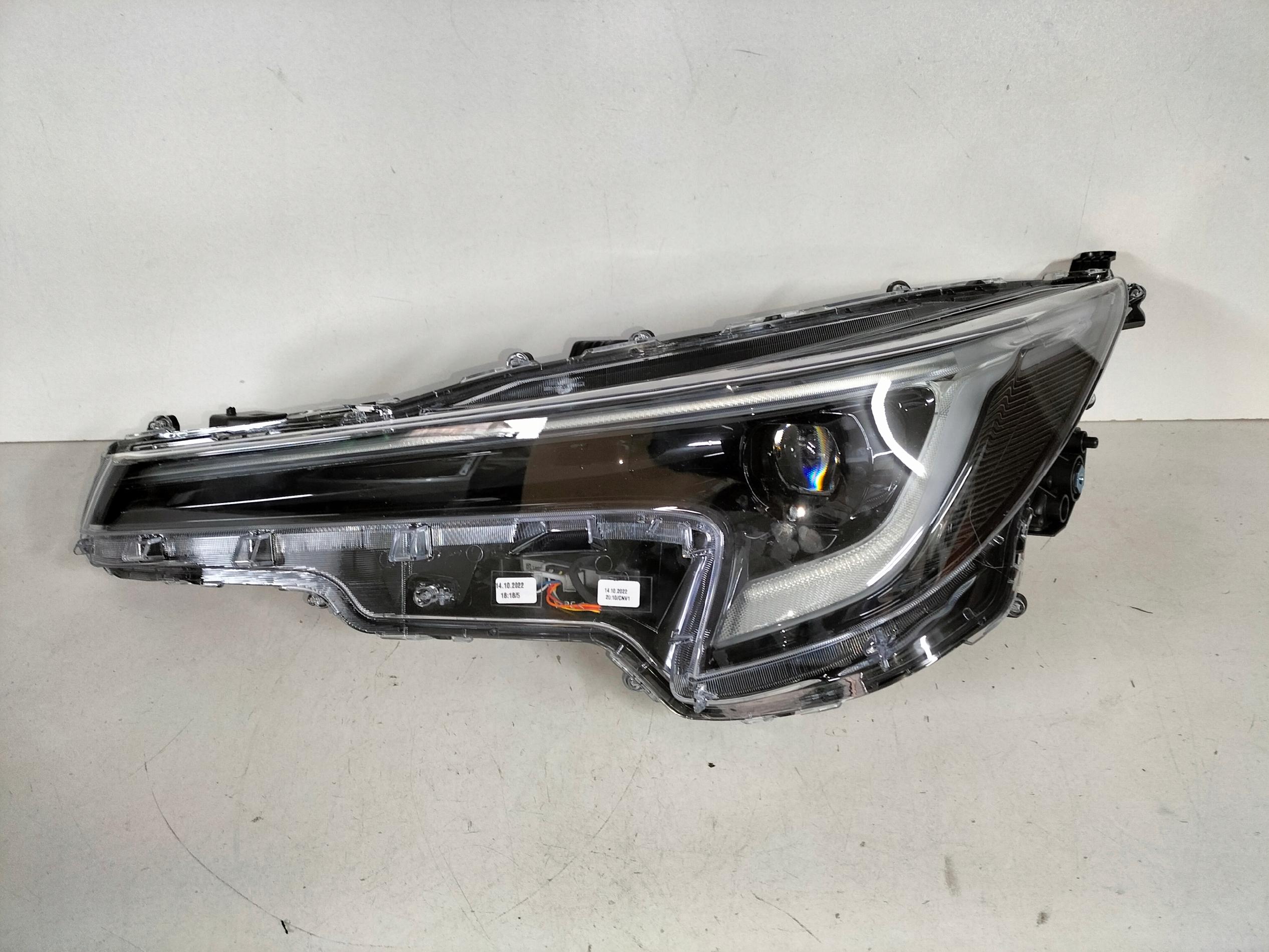 TOYOTA COROLLA REFLEKTOR LAMPA PRZÓD PRZEDNIA LEWA 81150-02X20