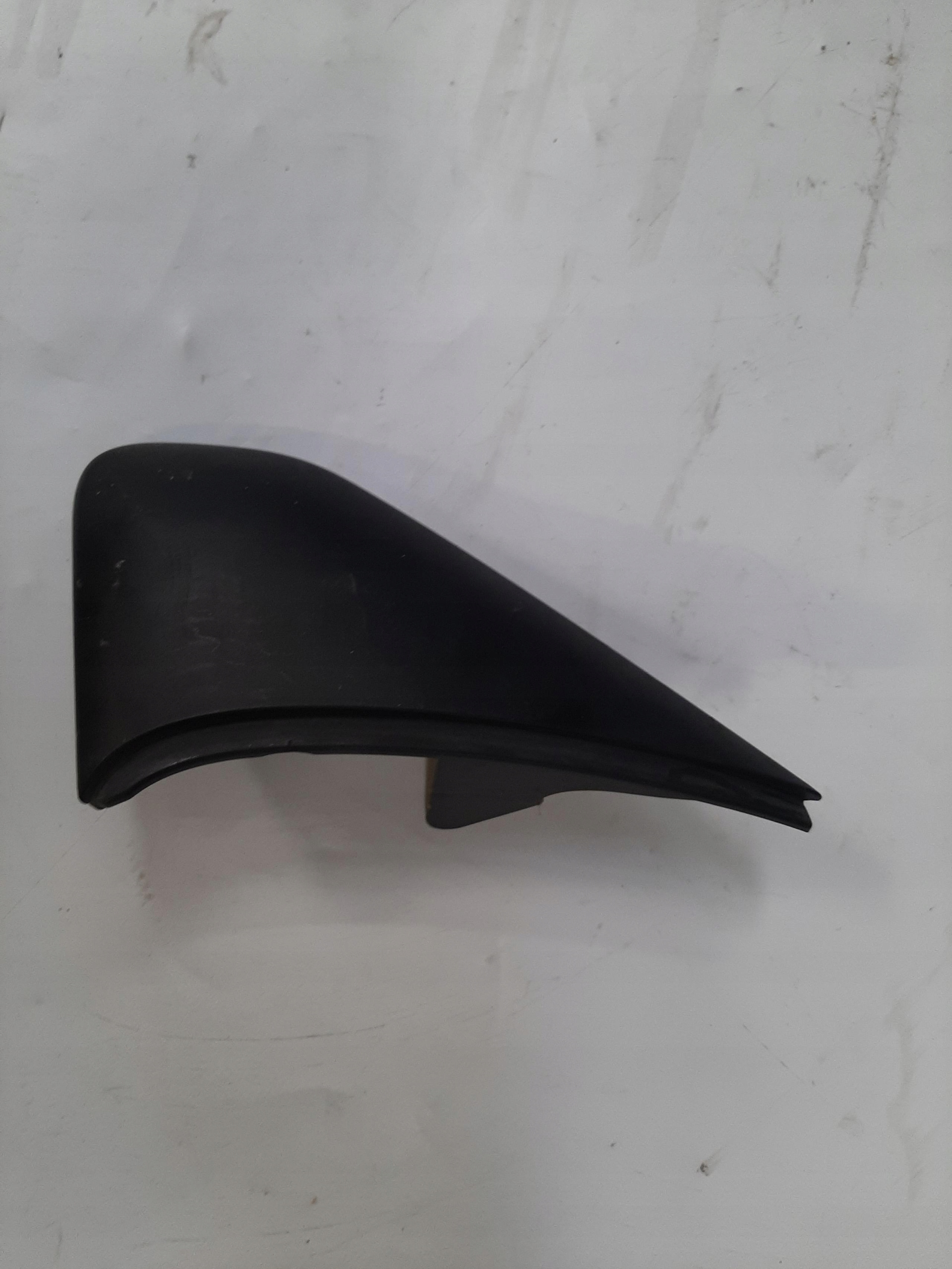 VW TRANSPORTER T5 OSŁONA ZAŚLEPKA TRÓJKĄT BŁOTNIKA LEWY 7H0857537