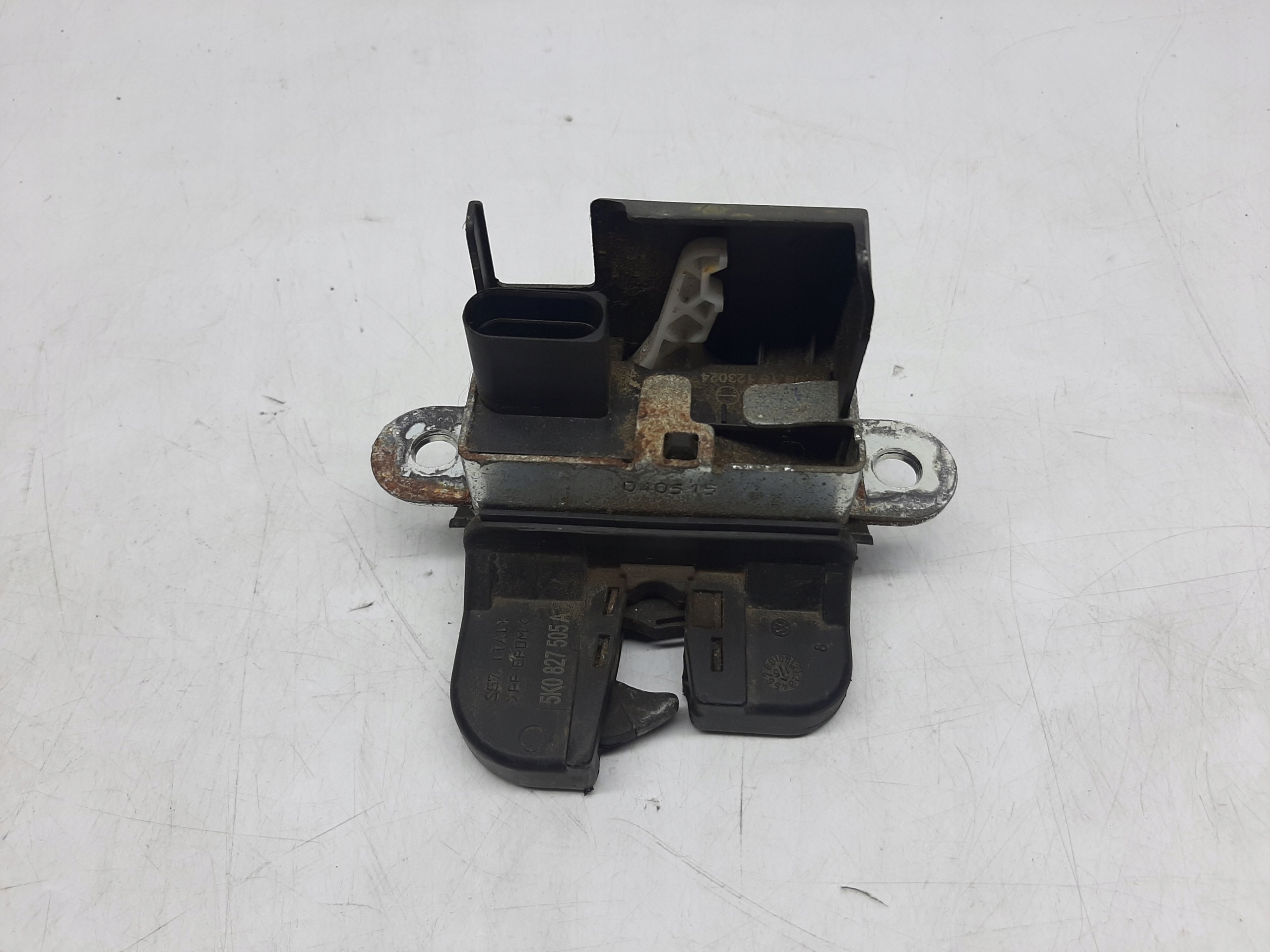 VW PASSAT B7 VARIANT ZAMEK TYLNEJ KLAPY BAGAŻNIKA 5K0827505A