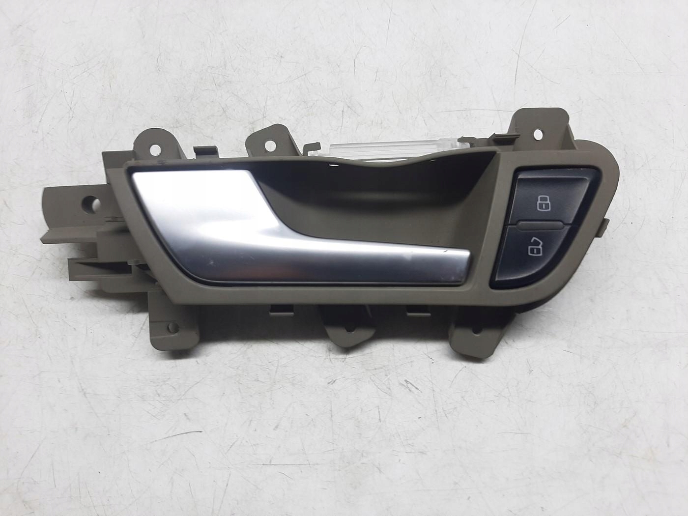 AUDI A4 B8 A5 8T KLAMKA DRZWI LEWY PRZÓD 8K0837019