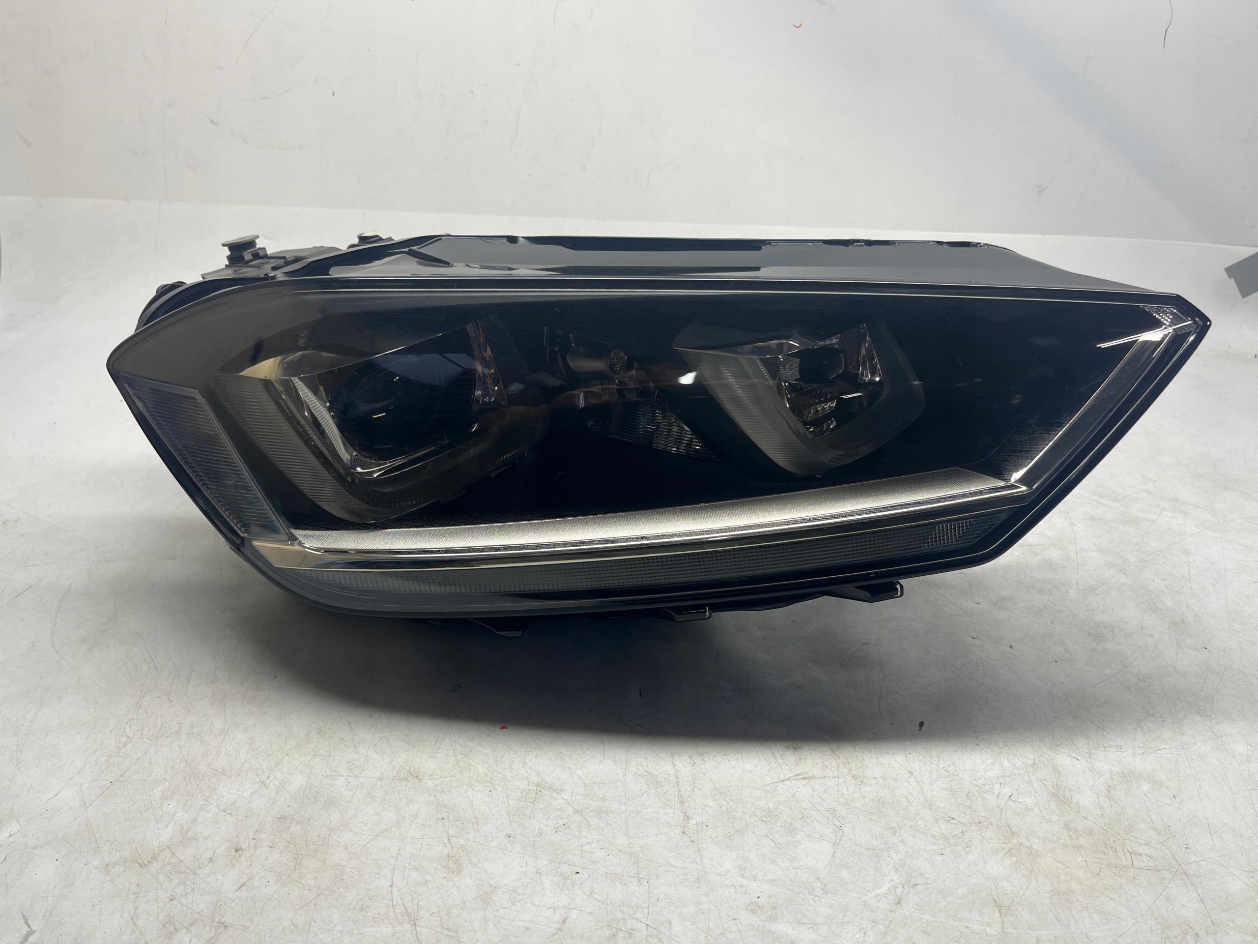 VW GOLF SPORTSVAN REFLEKTOR XENON LAMPA PRZÓD PRZEDNIA PRAWA 517941044A