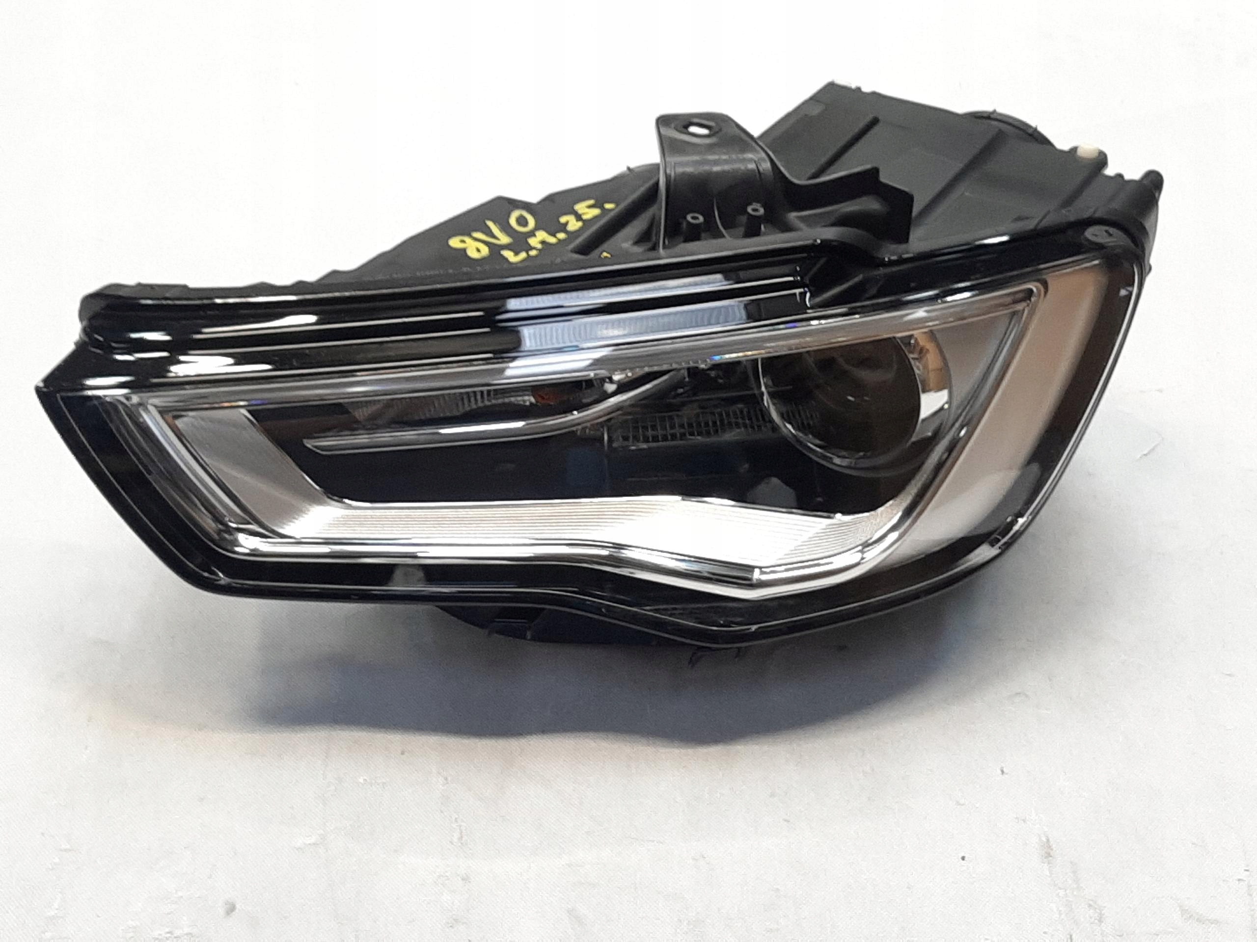AUDI A3 8V HATCHBACK REFLEKTOR LAMPA BIXENON SKRĘTNY LEWY PRZÓD 8V0941031