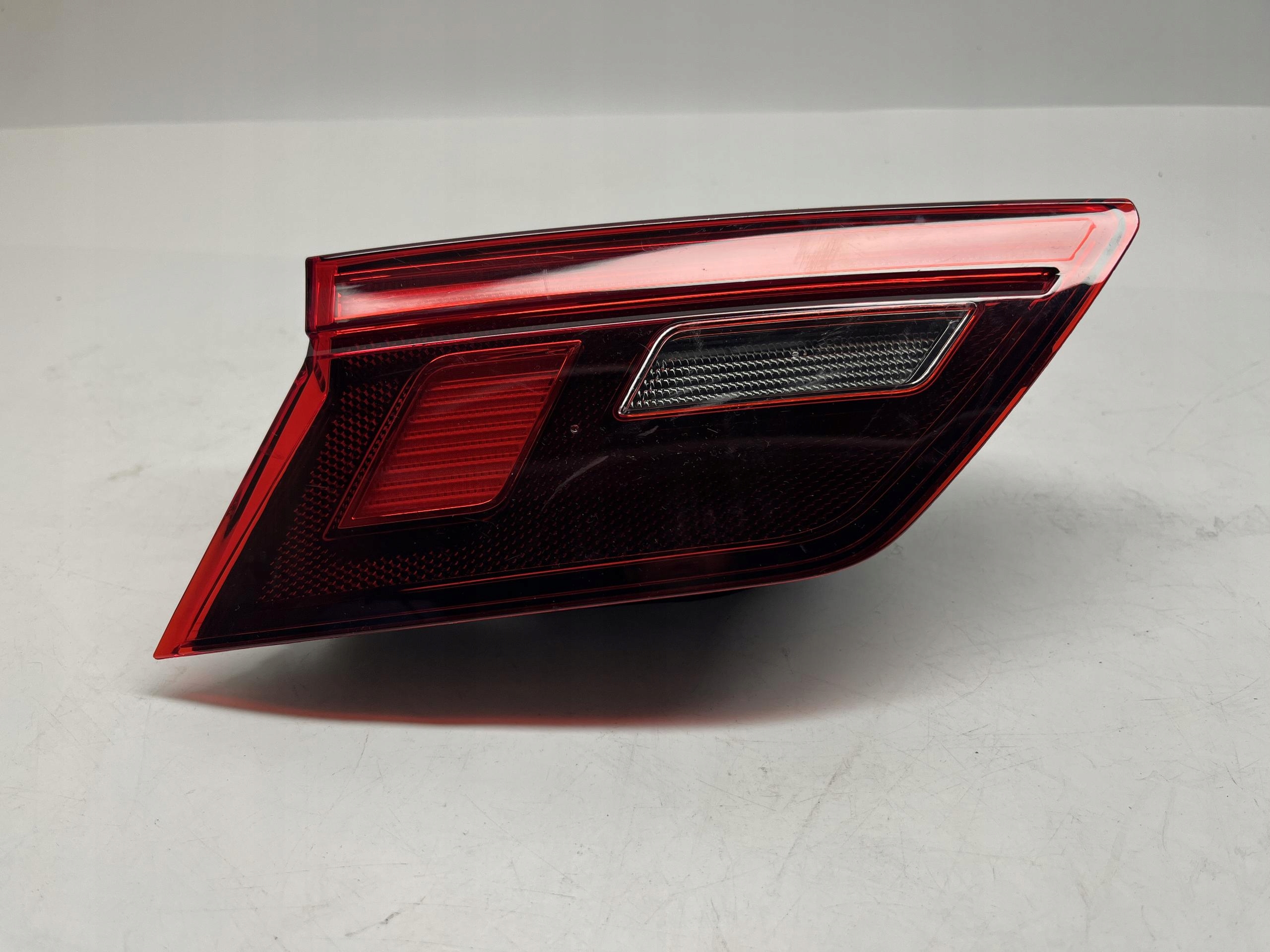 Volkswagen Tiguan sedan lampa tył LEWA 5NA945093F