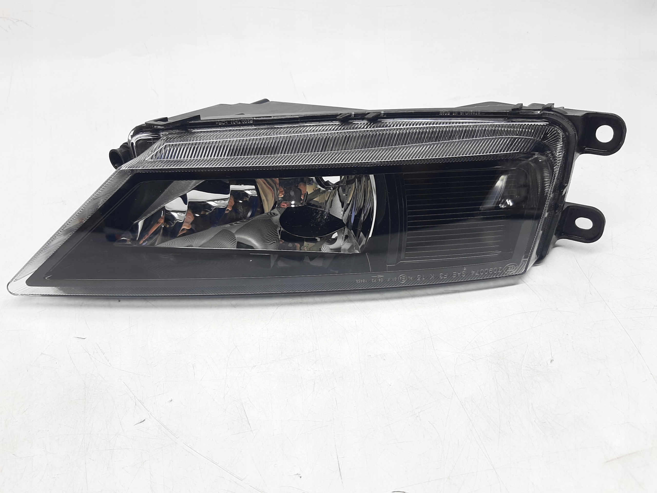 VW TIGUAN II HALOGEN PRZECIWMGIELNA PRAWA PRZÓD 5NA941700B