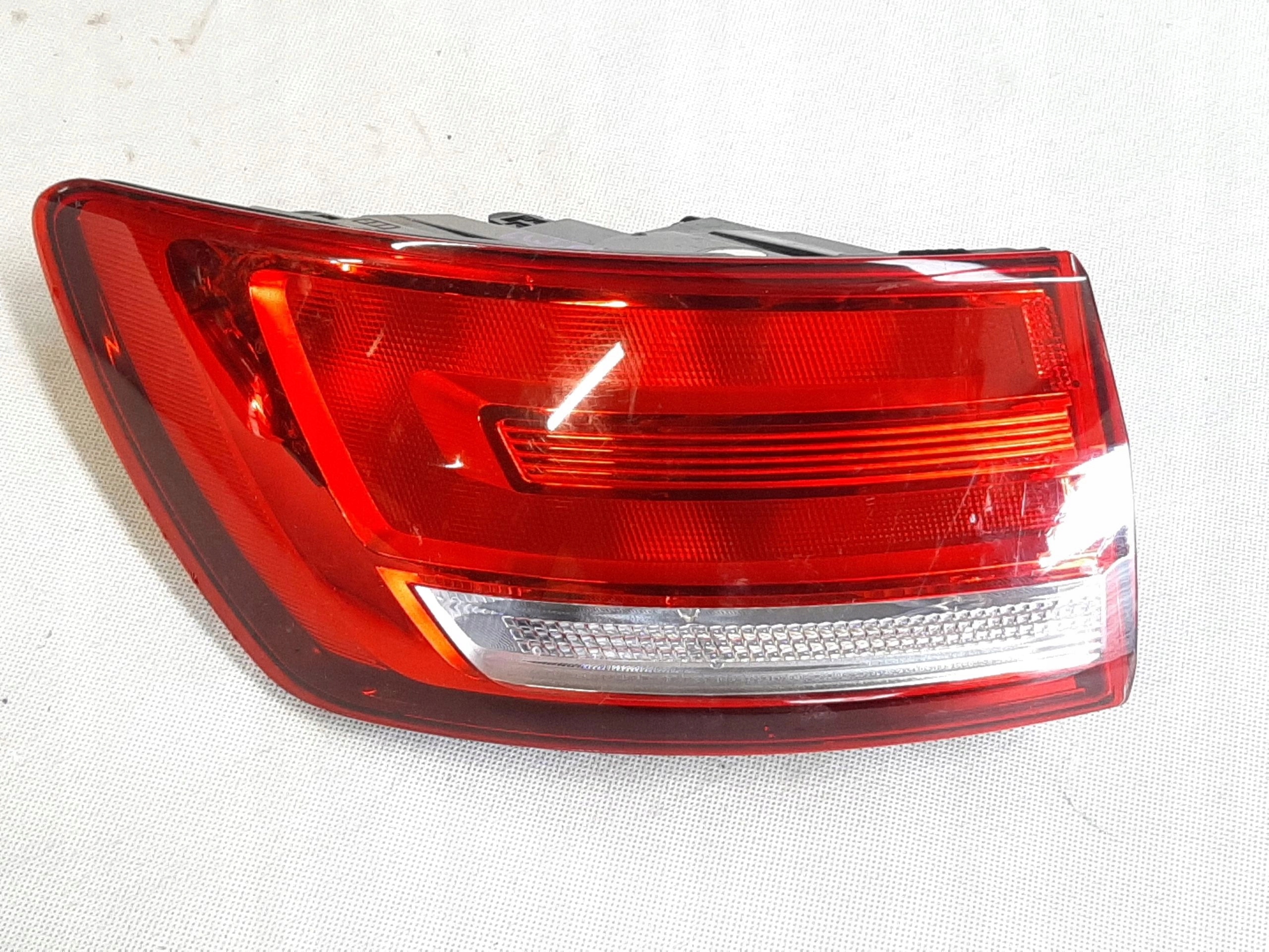 AUDI A4 B9 LAMPA TYŁ PRAWA 8W9945069
