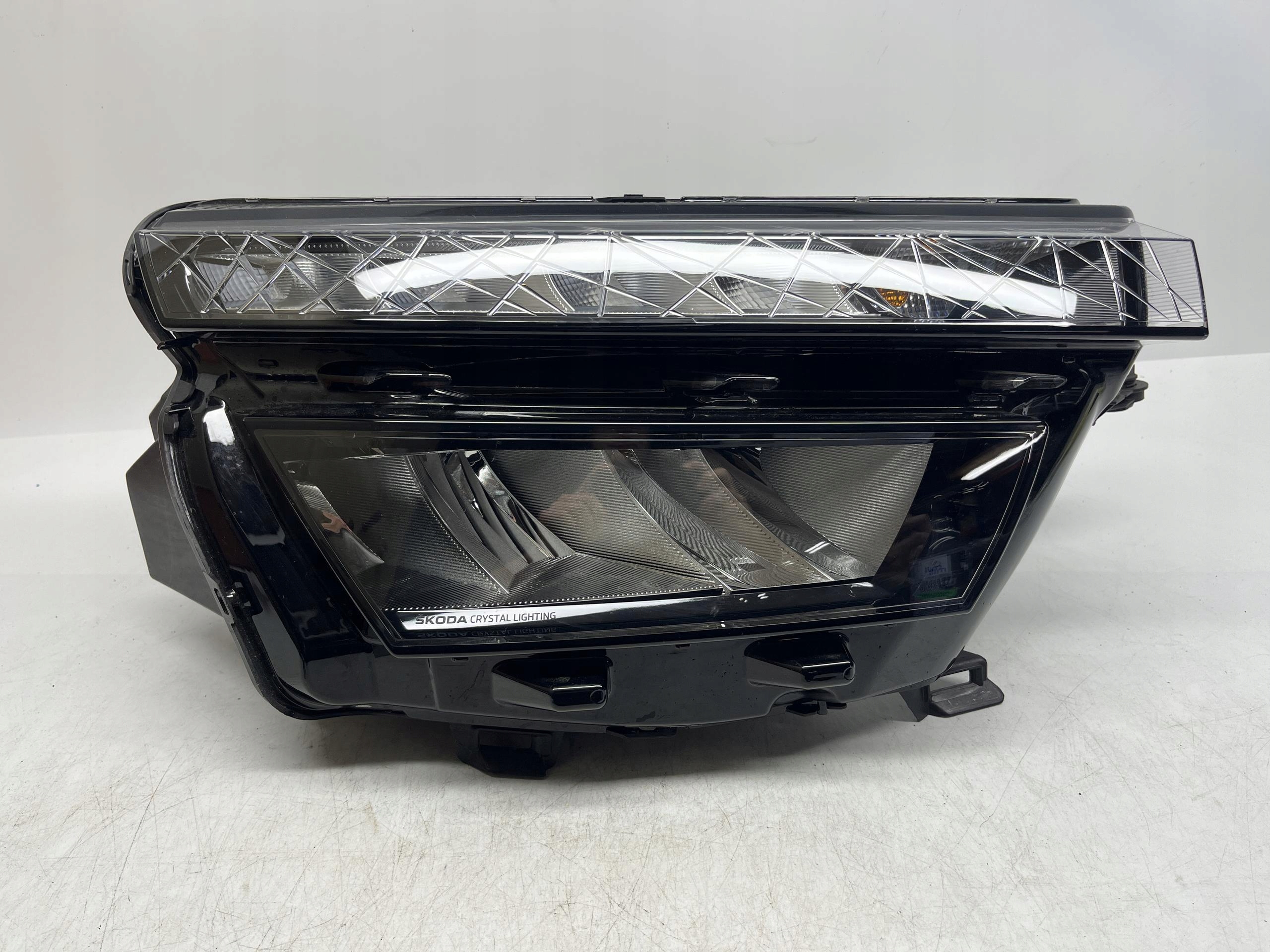 SKODA KAMIQ REFLEKTOR LAMPA PRAWY PRZÓD PRZEDNI LED 658941016