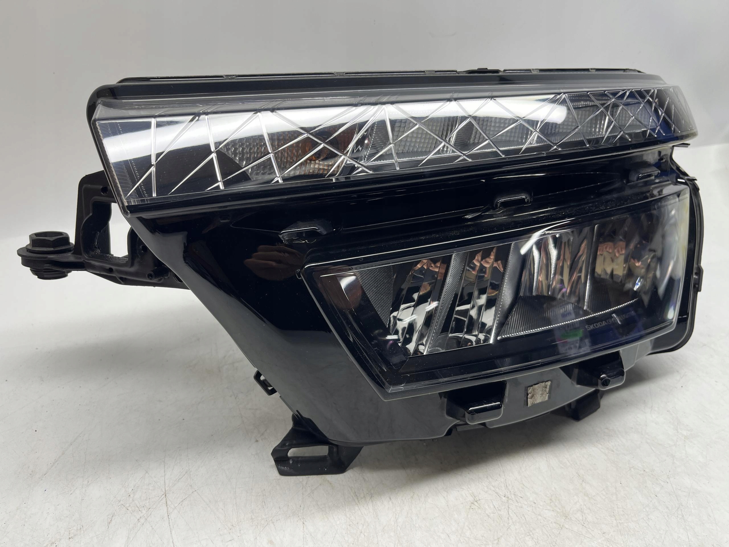 SKODA Kamiq REFLEKTOR LAMPA LEWY PRZÓD PRZEDNI LED 658941015
