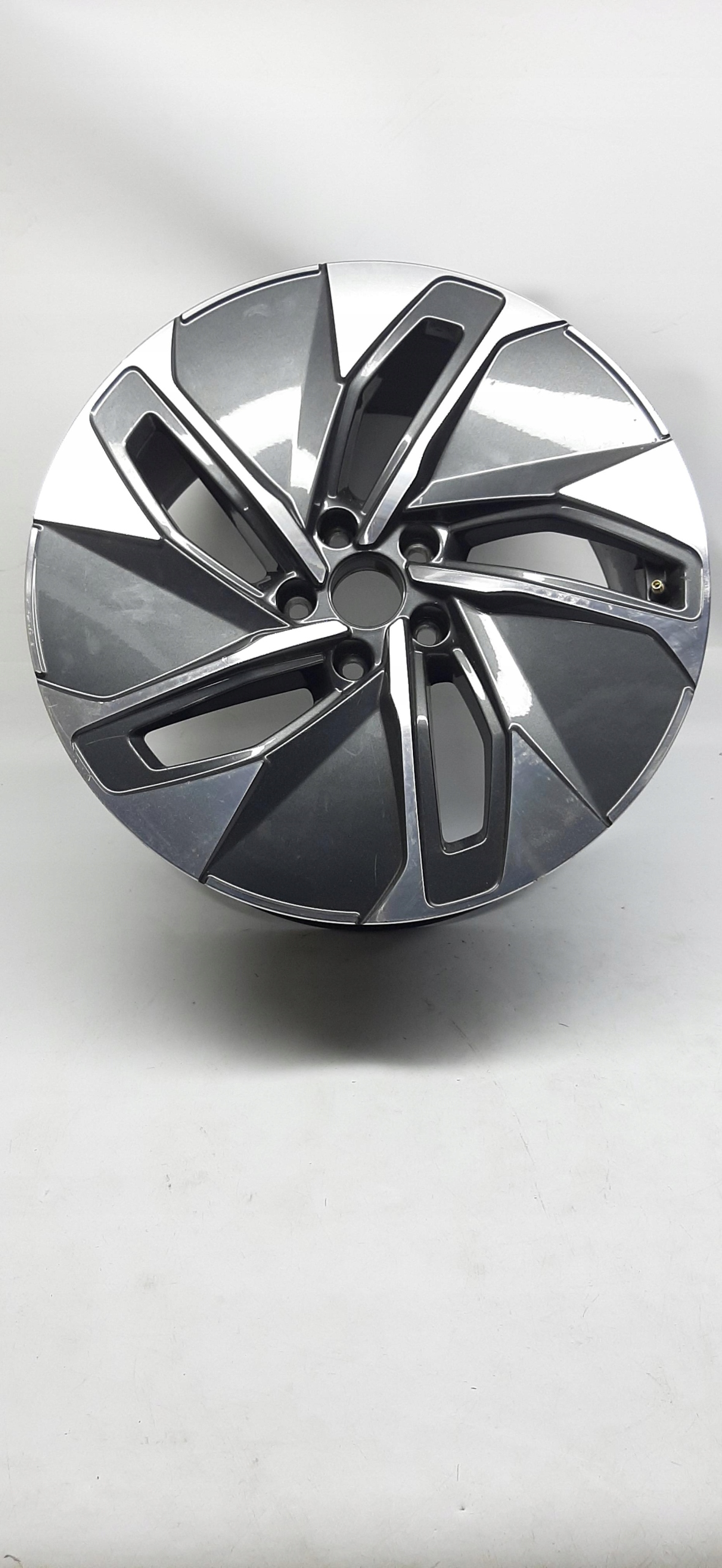 VW ID.4 FELGA ALUMINIOWA R19 8J ET45 5x112 11A601025M