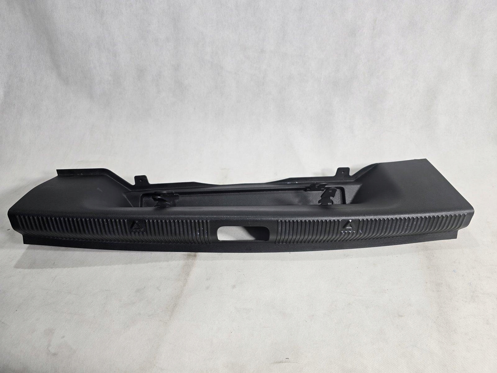 SKODA YETI 5L OSŁONA PASA TYLNEGO TYŁ MASKOWNICA 5L6863459A