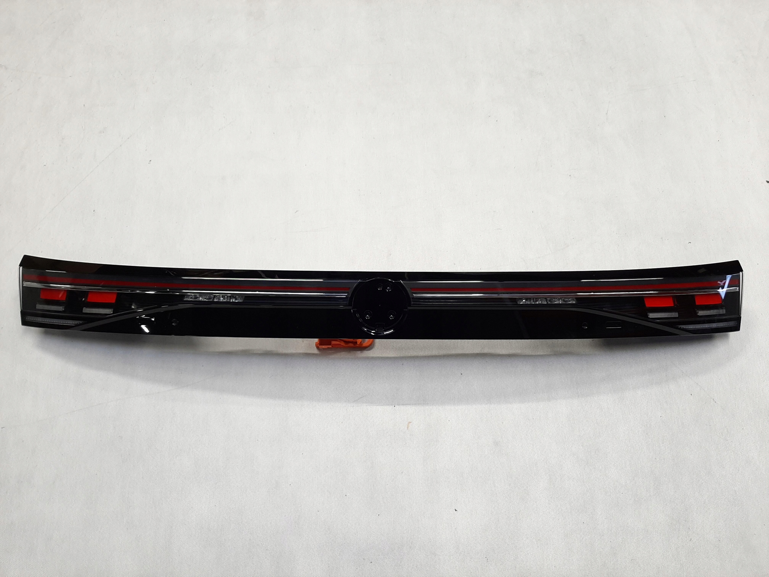 VW PASSAT B9 VARIANT LAMPA TYŁ TYLNA BLENDA ŚRODKOWA 3J0945307