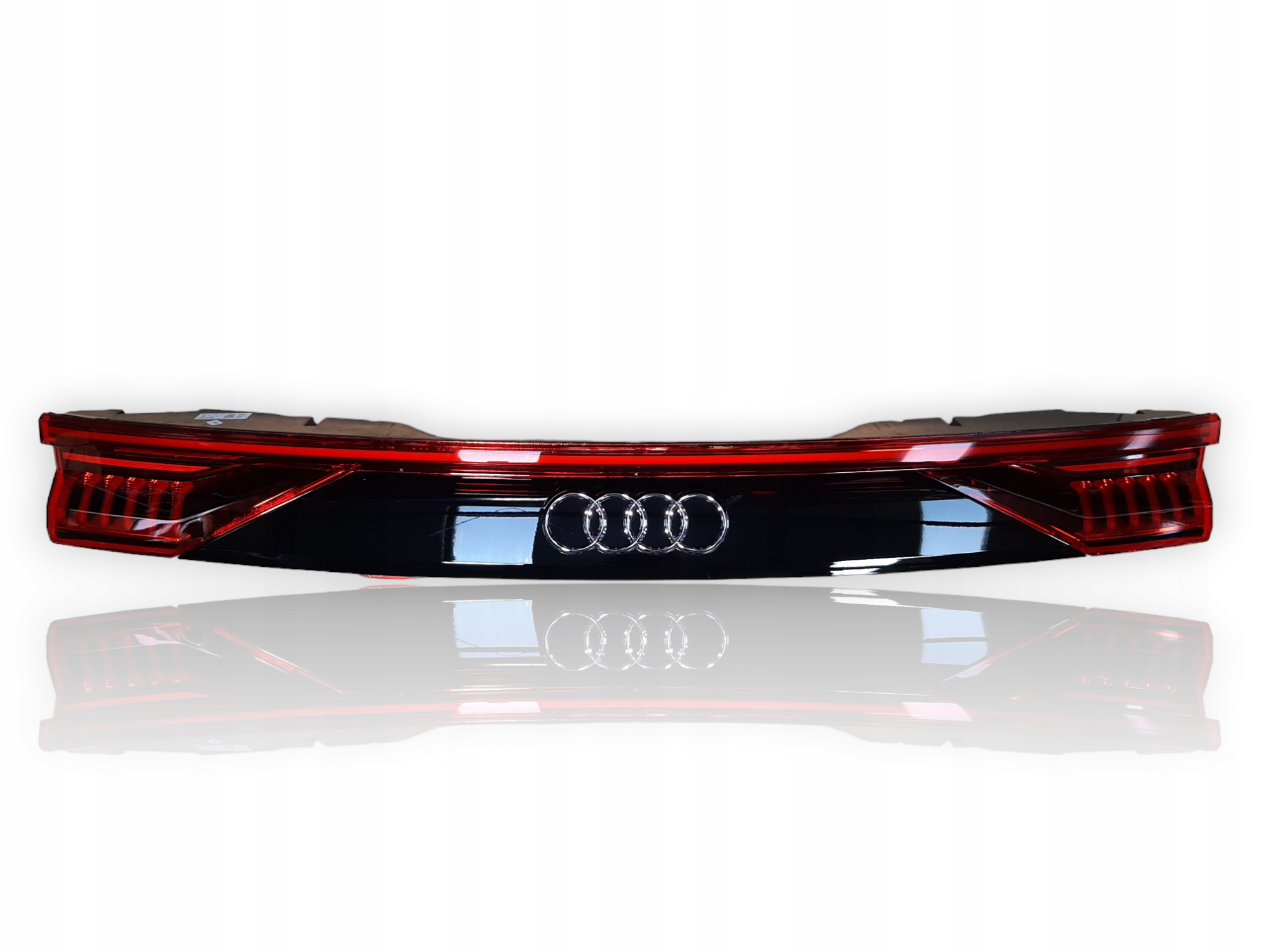 AUDI Q8 TYLNA LAMPA LED 4M8945695 4M8945095M