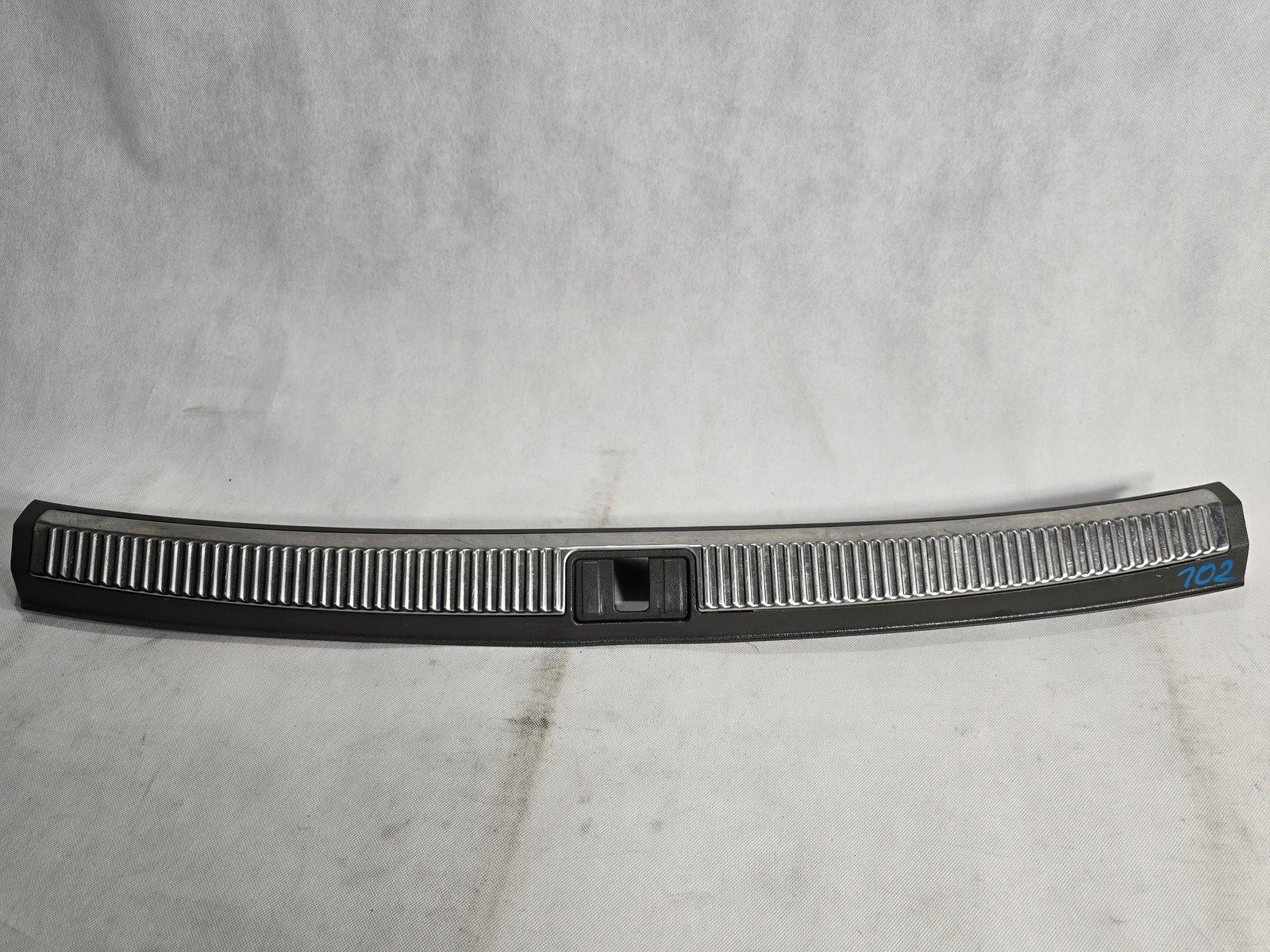 AUDI A4 B7 AVANT OSŁONA PASA TYLNEGO TYŁ MASKOWNICA 8E9864483C