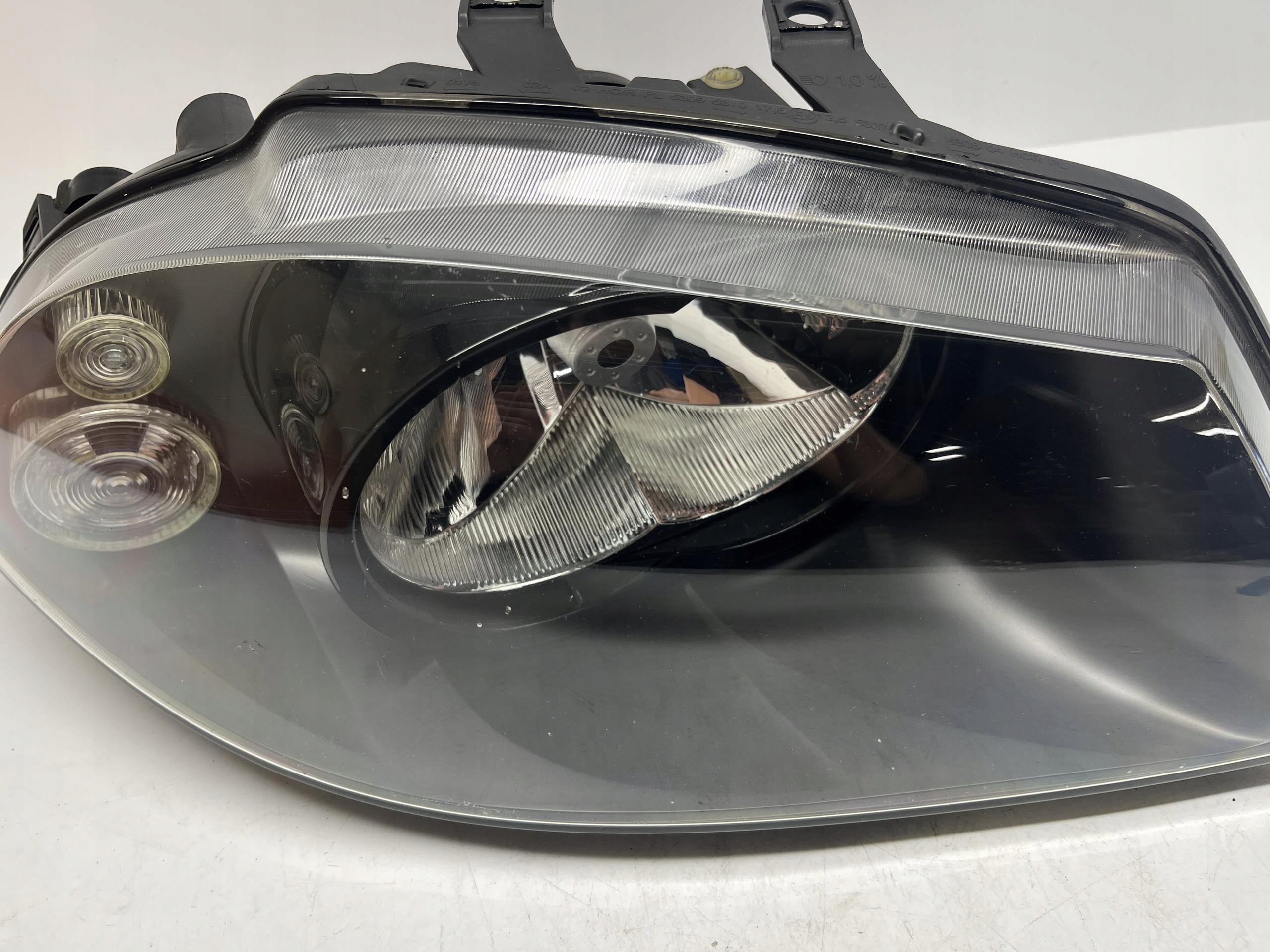 SEAT IBIZA III Reflektor Lampa Prawa 6L1941022A