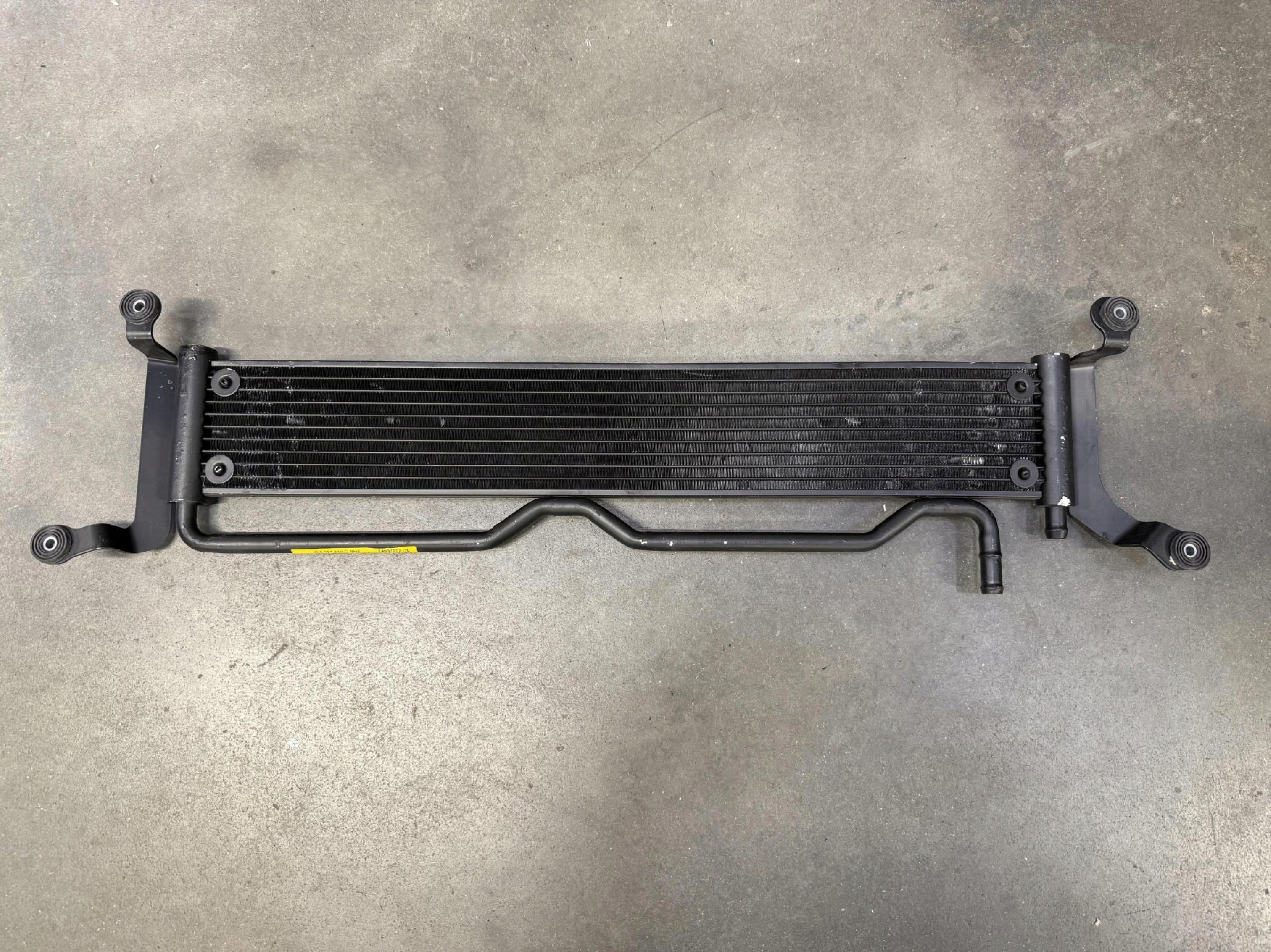 AUDI Q7 4L 6.0 TDI DODATKOWA CHŁODNICA WODY 4L0121212C