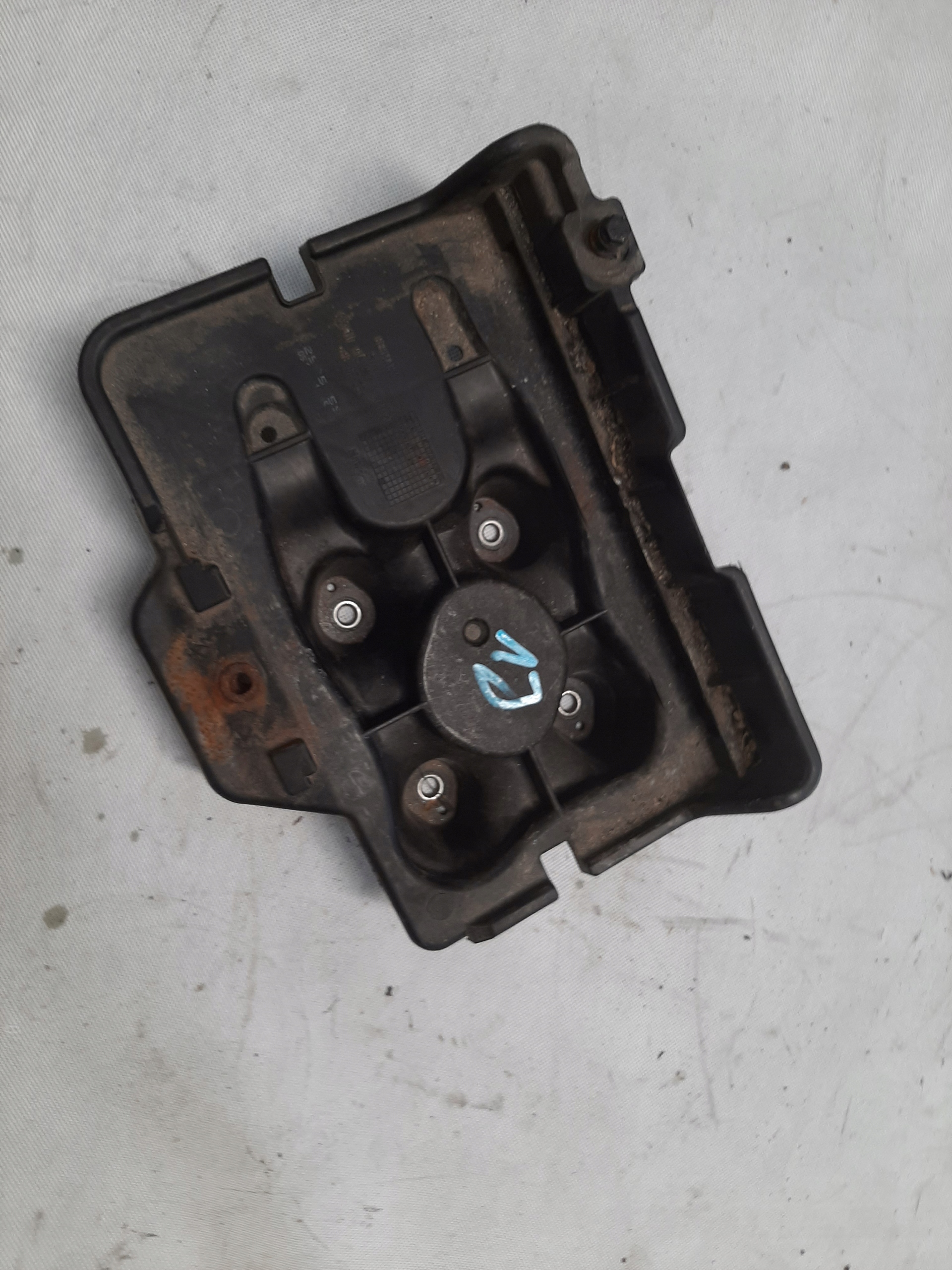 AUDI A3 8L LIFT PODSTAWA AKUMULATORA 1J0915333A