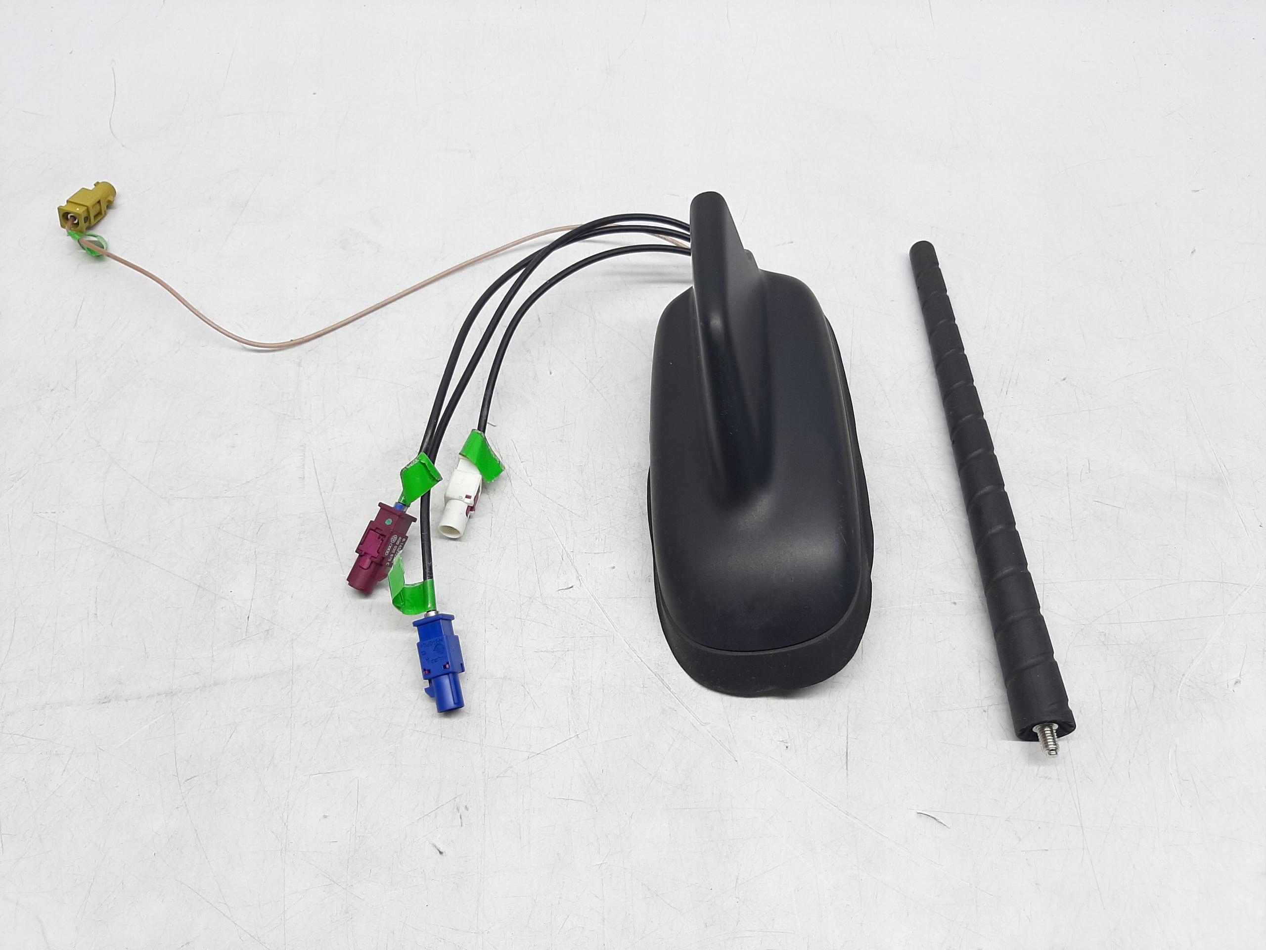 VW GOLF V ANTENA DACHOWA 4 PIN 1K0035501G