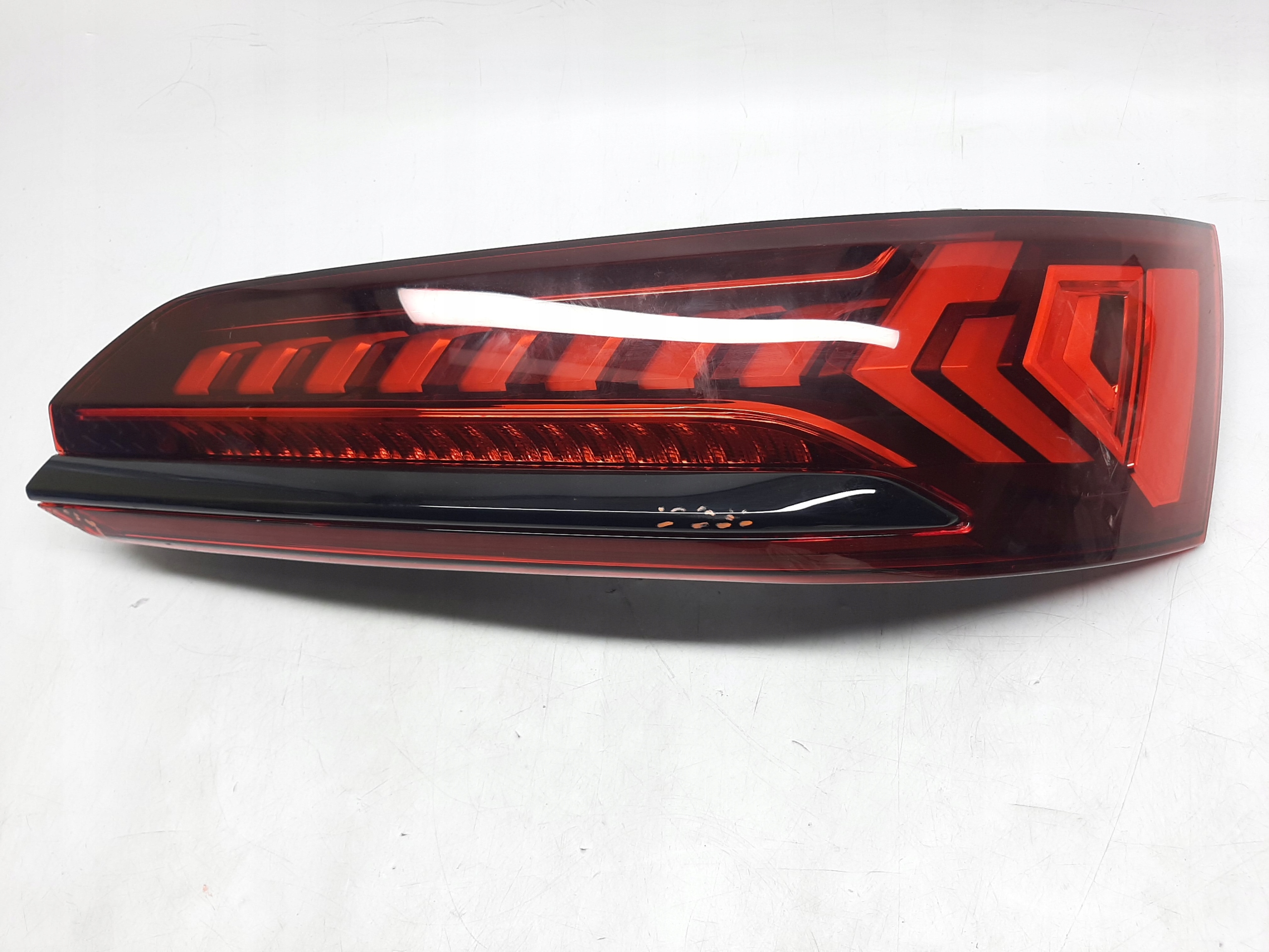 AUDI Q7 4M LIFT LAMPA TYŁ TYLNA PRAWA PRAWY 4M0945308C