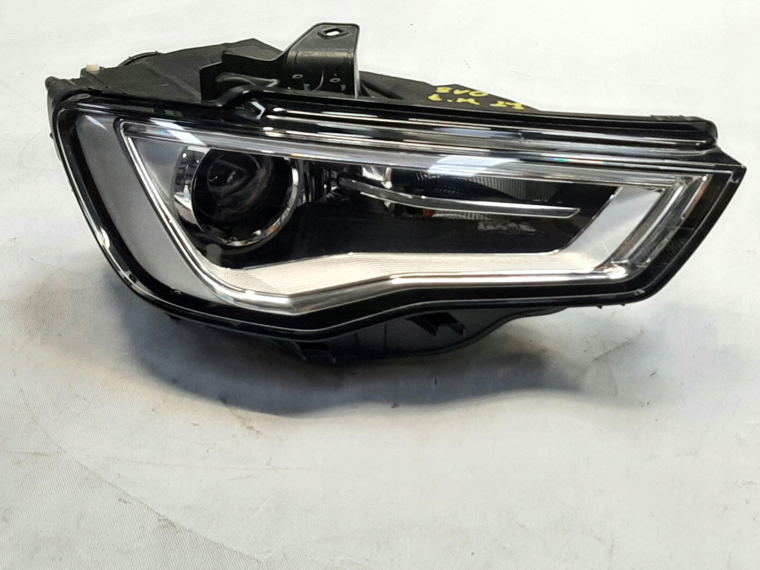 AUDI A3 8V HATCHBACK REFLEKTOR LAMPA BIXENON SKRĘTNY PRAWY PRZÓD 8V0941032