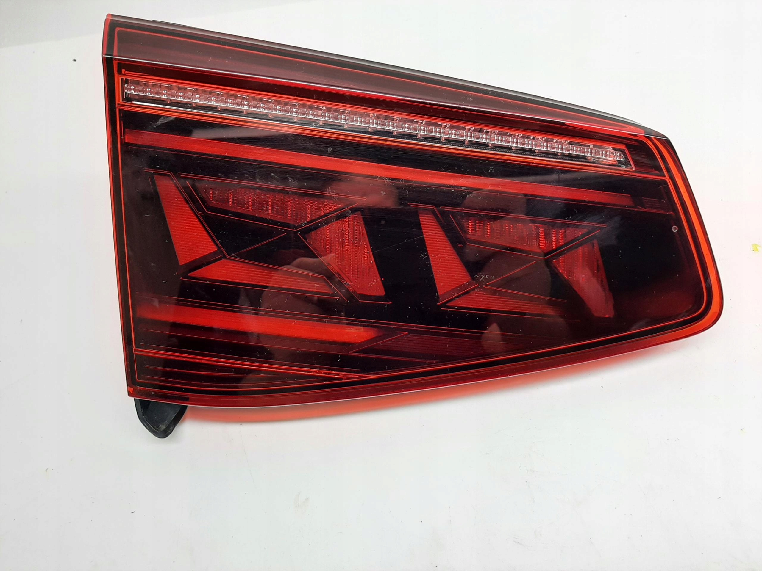 VW PASSAT B8 KOMBI LAMPA LEWA TYLNA TYŁ KLAPY LED 3G9945307N