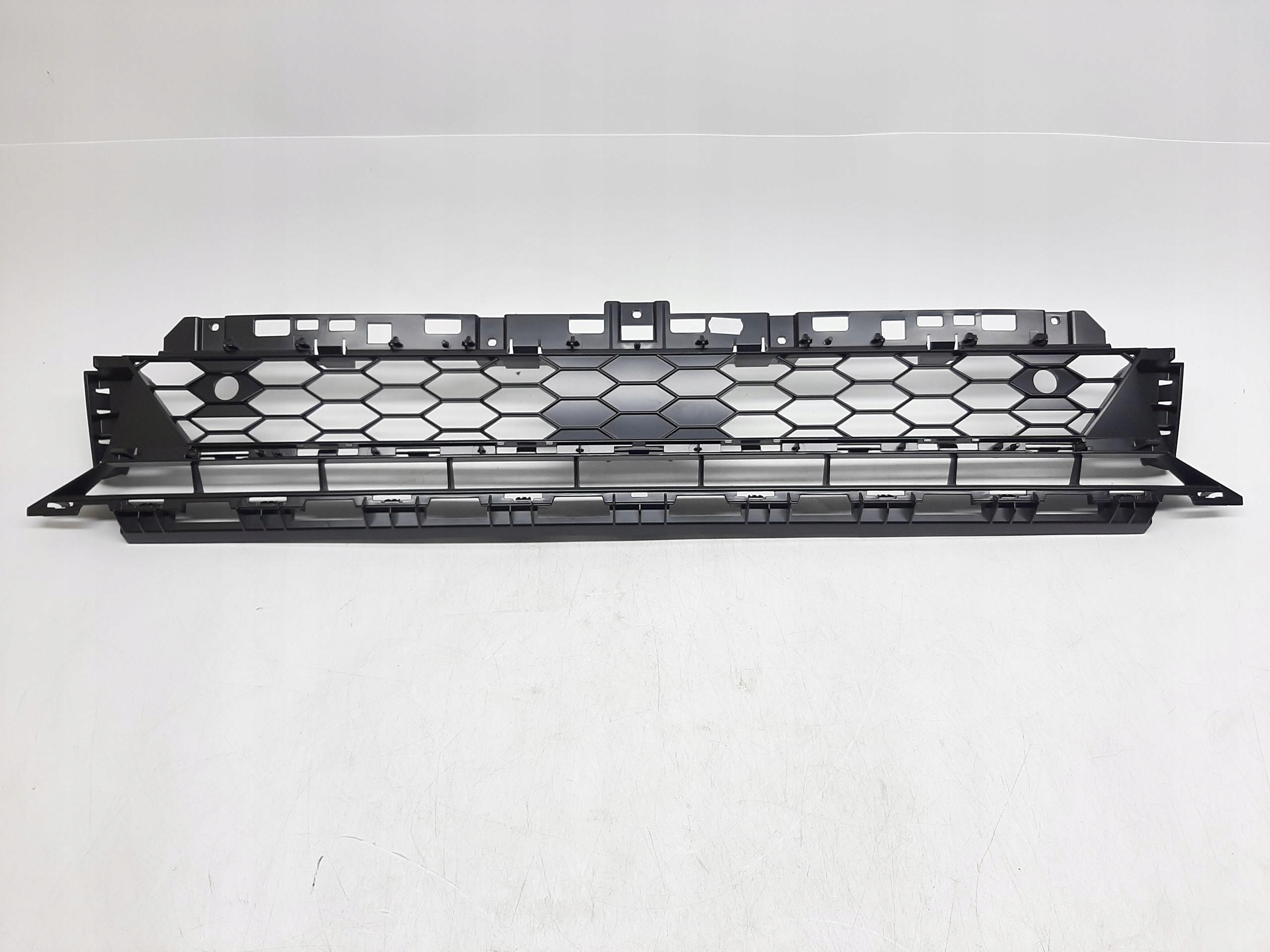 AUDI Q2 81A KRATKA ŚRODKOWA ZDERZAKA ATRAPA GRILL 81A807647F.81A807647F