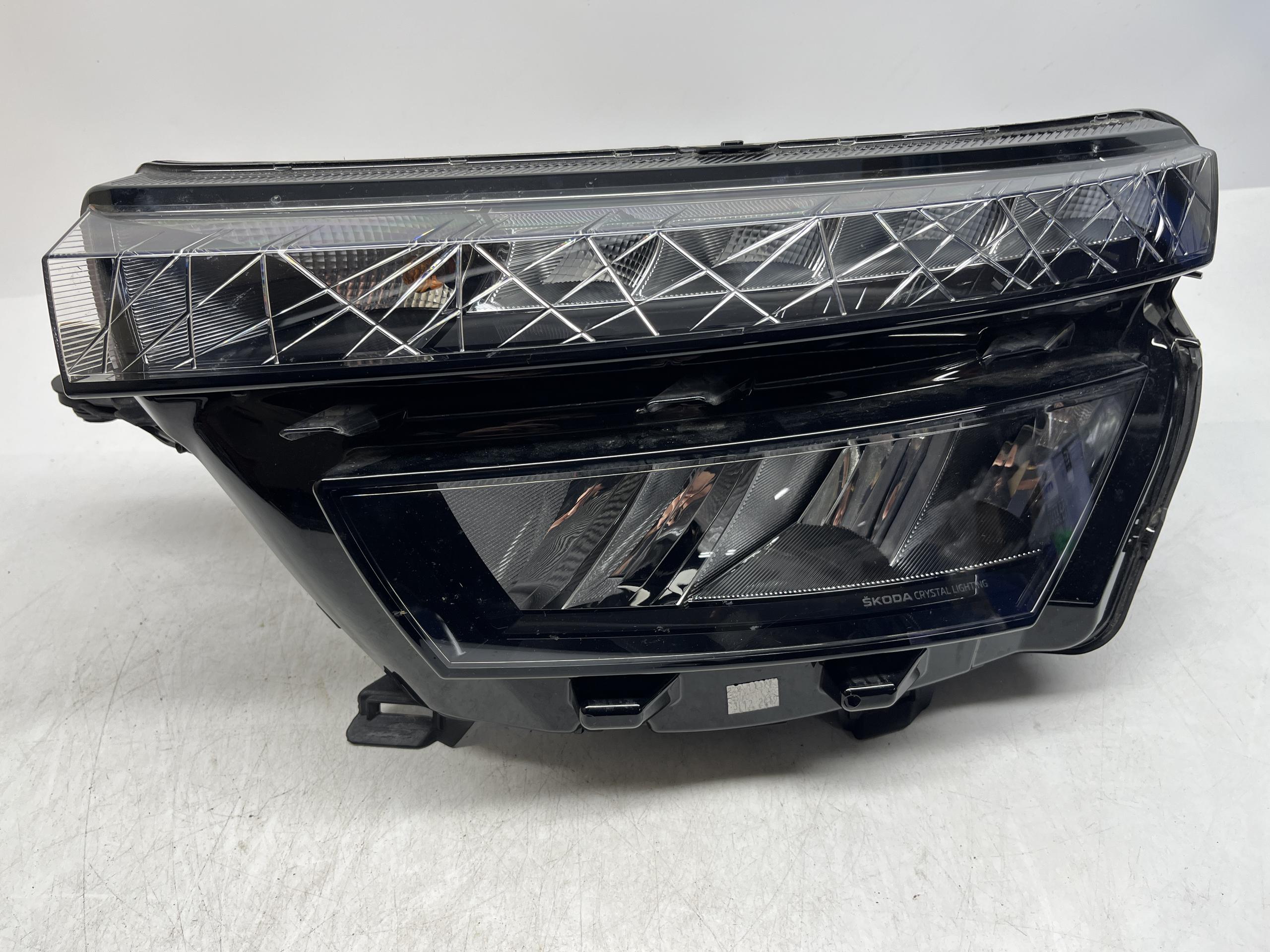SKODA Kamiq REFLEKTOR LAMPA LEWY PRZÓD PRZEDNI LED 658941015