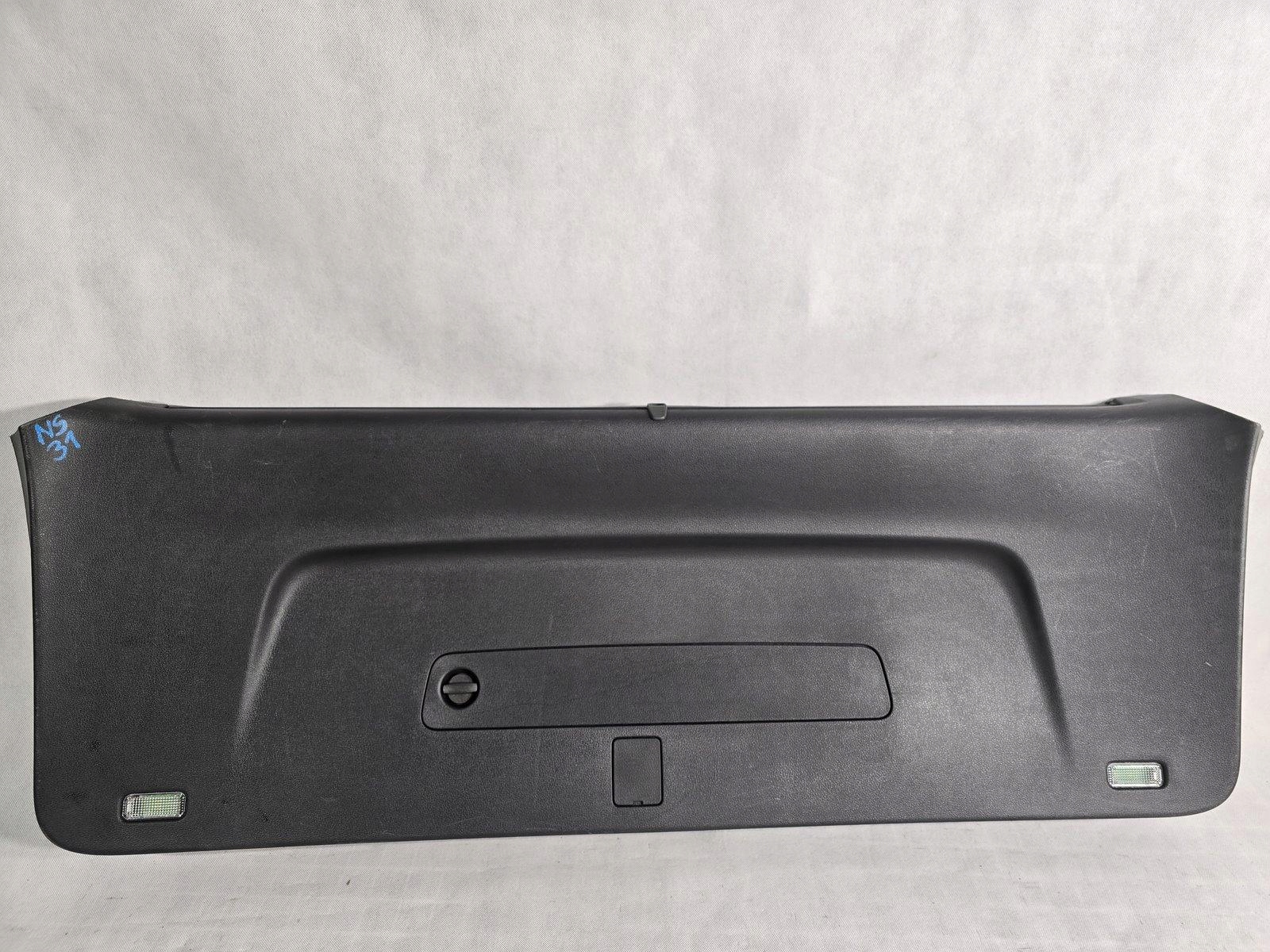 AUDI Q7 4M OSŁONA TAPICERKA KLAPY BAGAŻNIKA ROLETA 4M0867973H