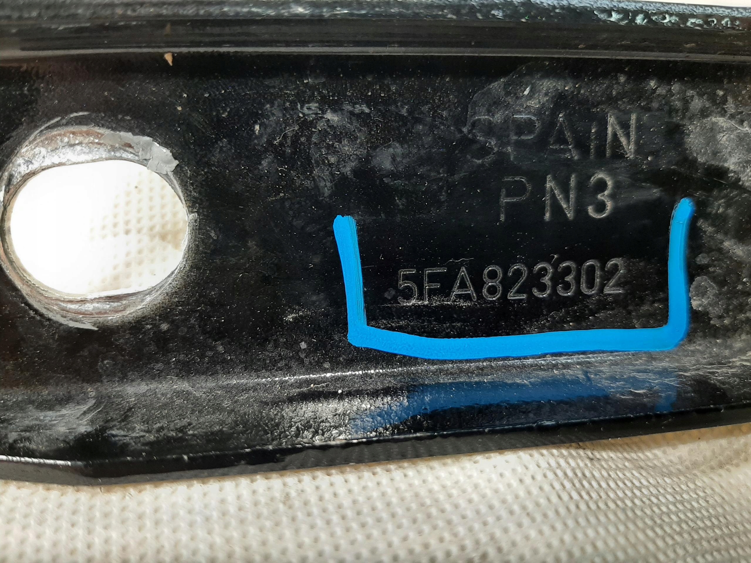 CUPRA FORMENTOR ZAWIAS MASKI PRAWY 5FA8233302
