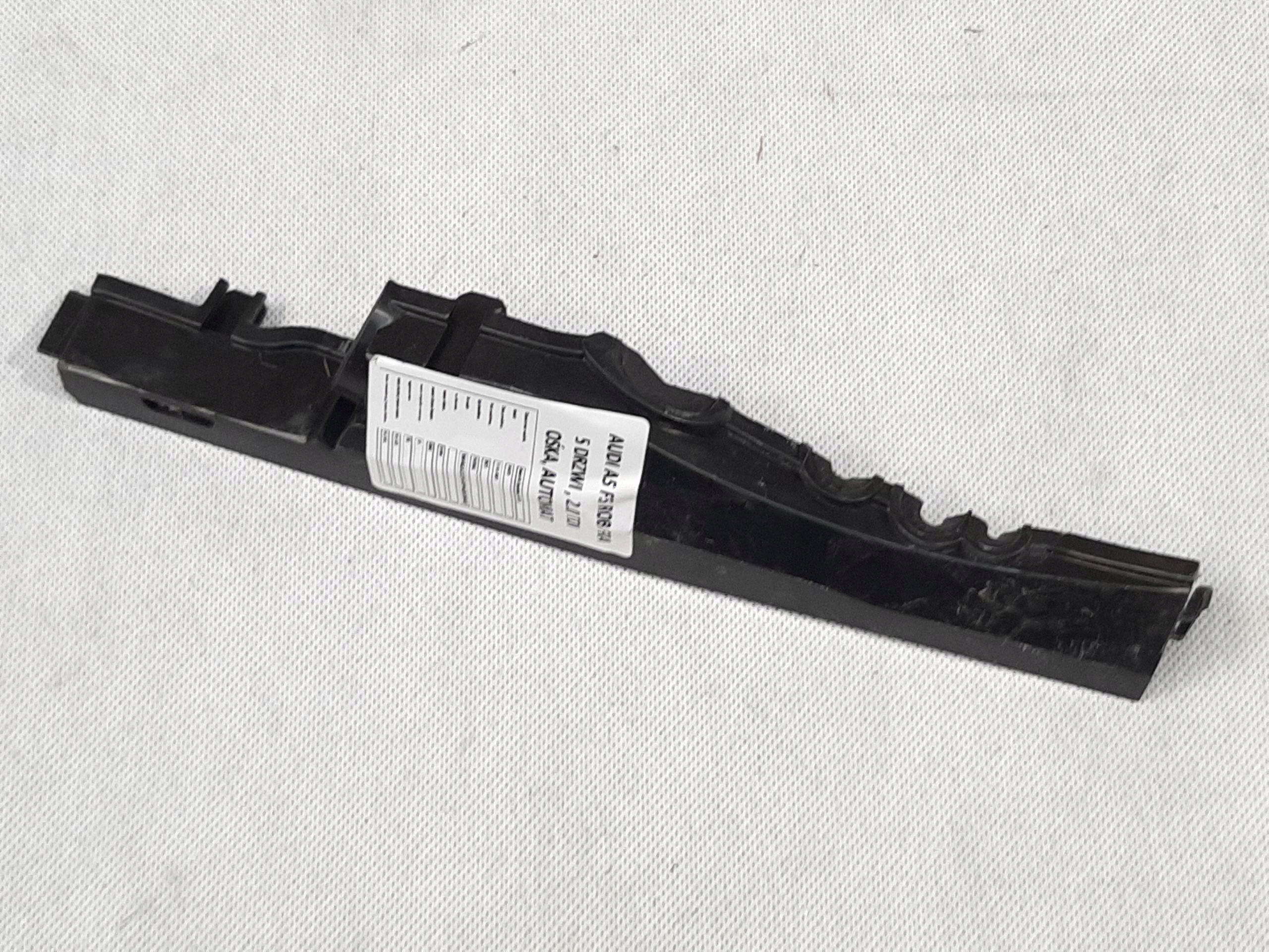 AUDI A5 SPORTBACK II LIFT 2021- RYNNA ODPŁYW PODSZYBIA 8W0971871H
