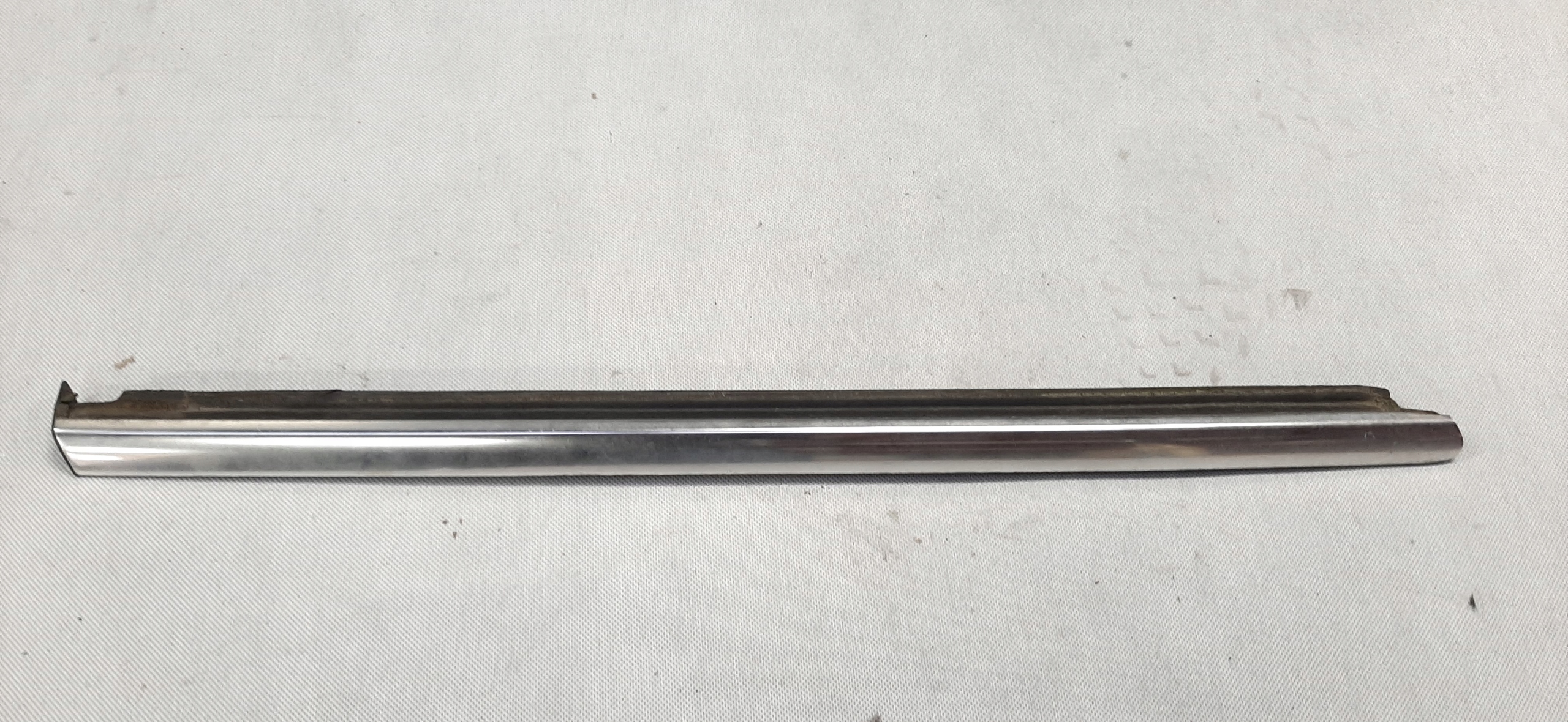 MERCEDES-BENZ R-CLASS W251 05-09 LISTWA PODSZYBIA LEWY TYŁ A2516905180