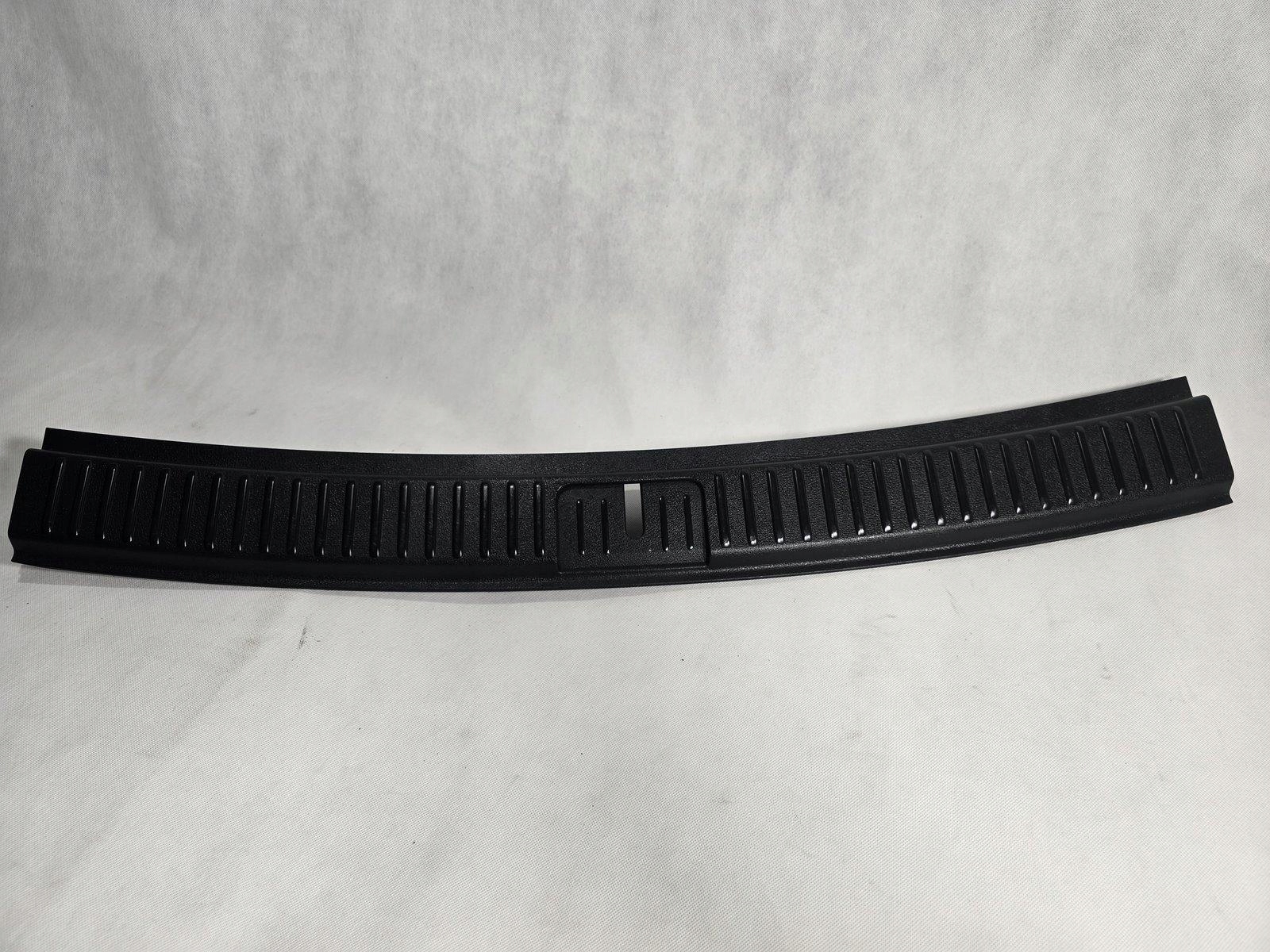 VW TOUAREG II 7P CAYENNE II OSŁONA PASA TYLNEGO TYŁ MASKOWNICA 7P0863459G