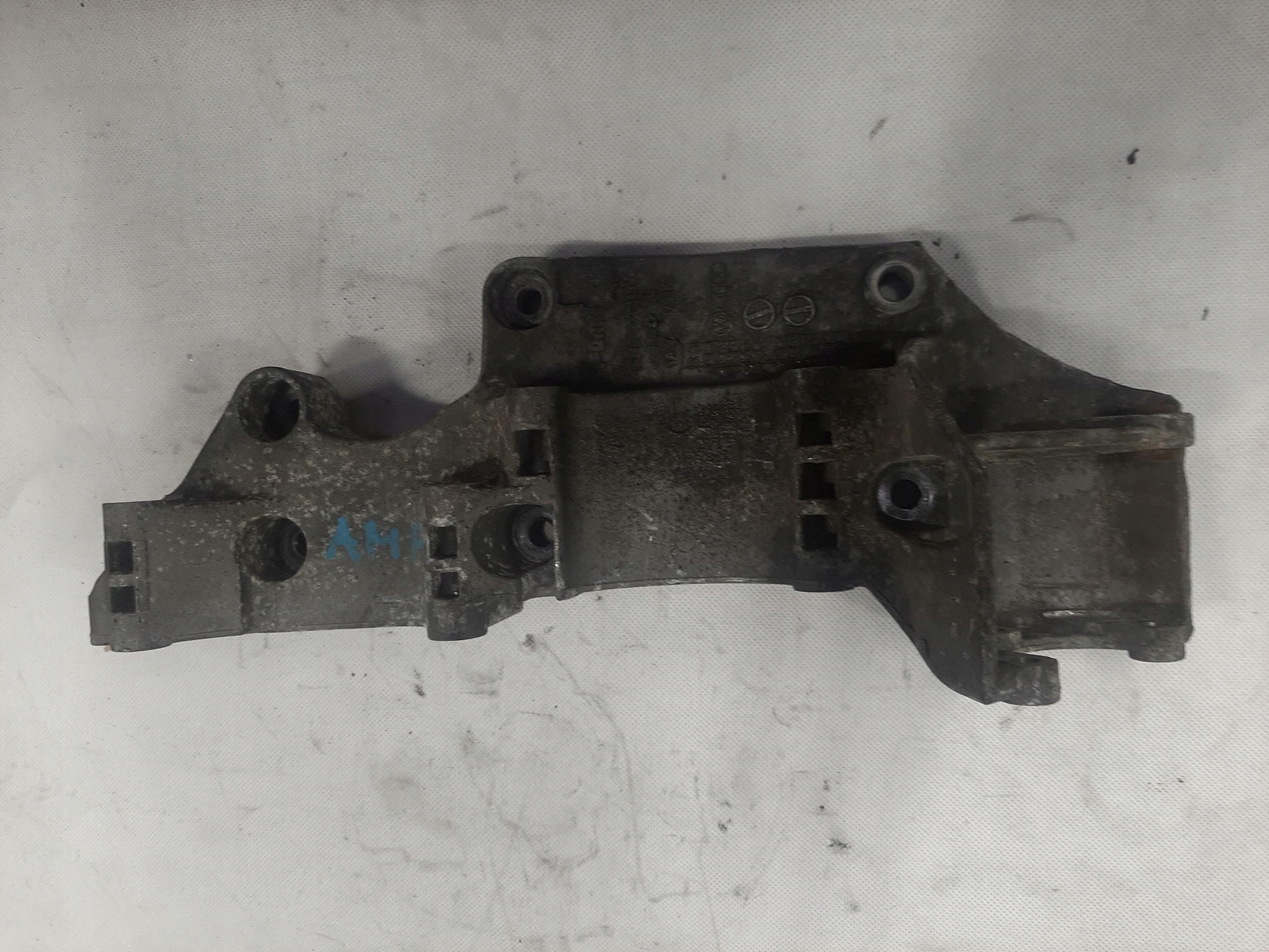 VW GOLF IV OCTAVIA I A3 8L 1.9 TDI ŁAPA MOCOWANIE ALTERNATORA 045903143C