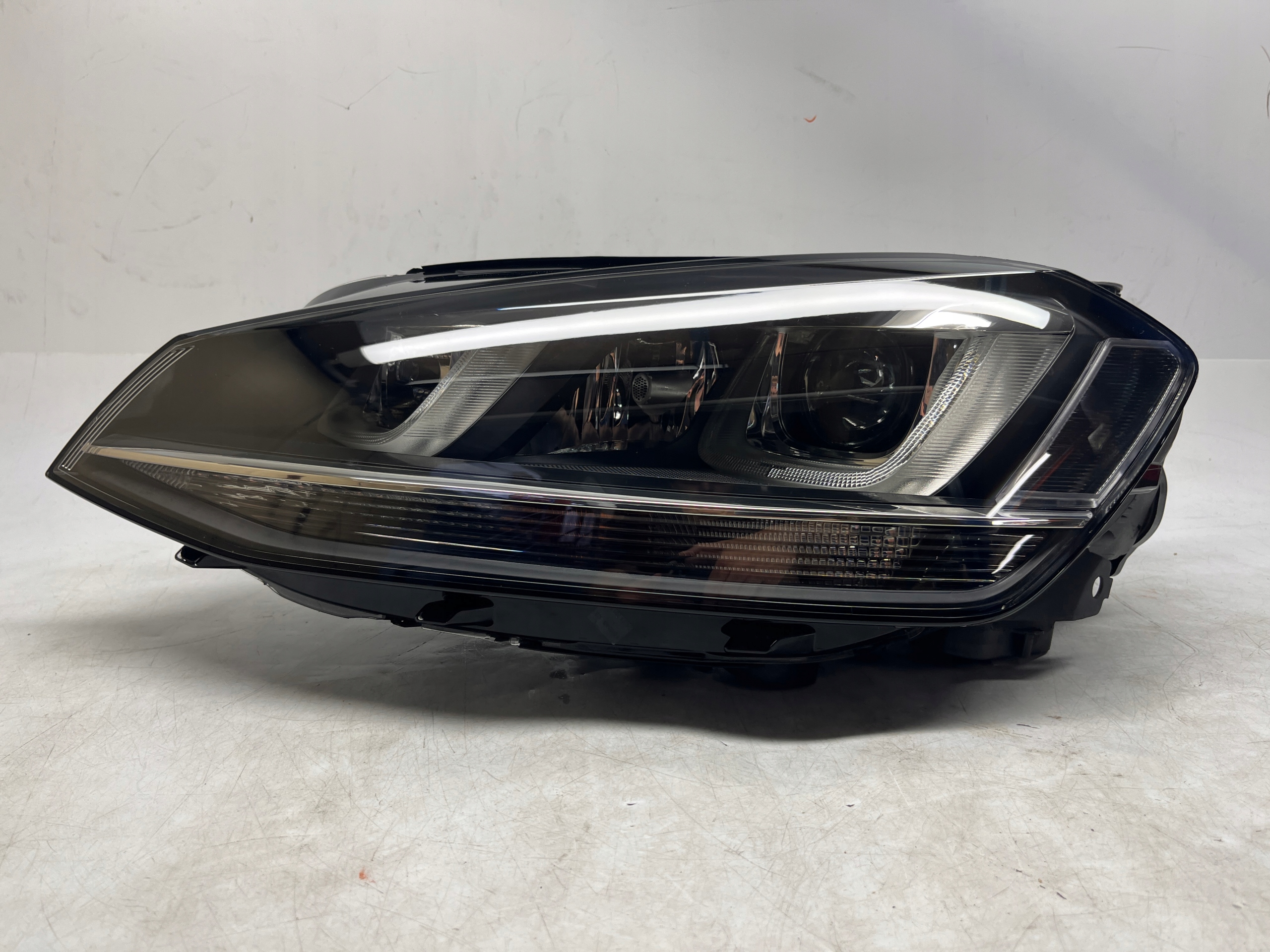VOLKSWAGEN GOLF VII REFLEKTOR PRZÓD LEWY XENON LED 5G1941751