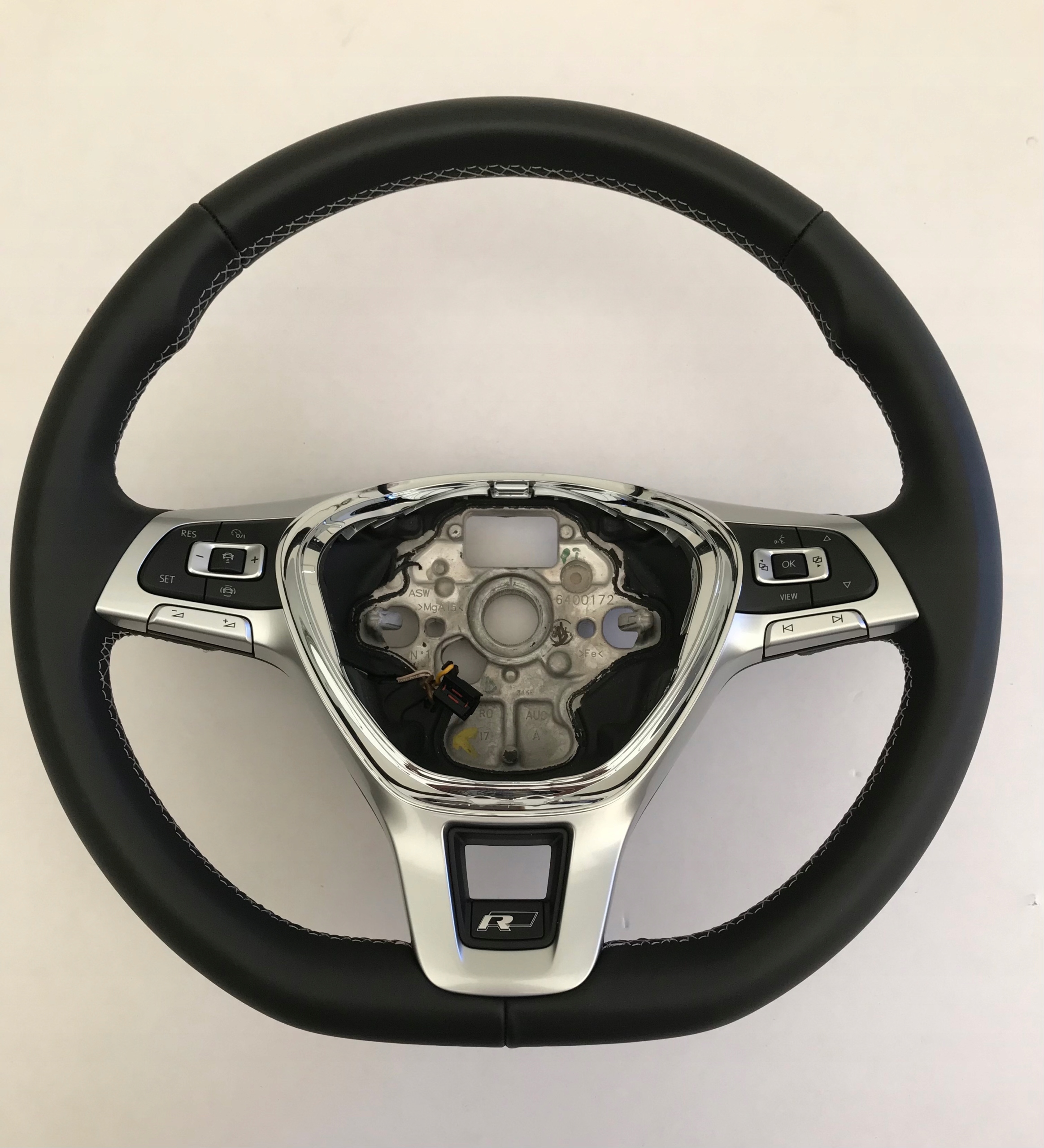 VOLKSWAGEN TOUAREG III KIEROWNICA MULTIFUNKCYJNA SKÓRA 760419091