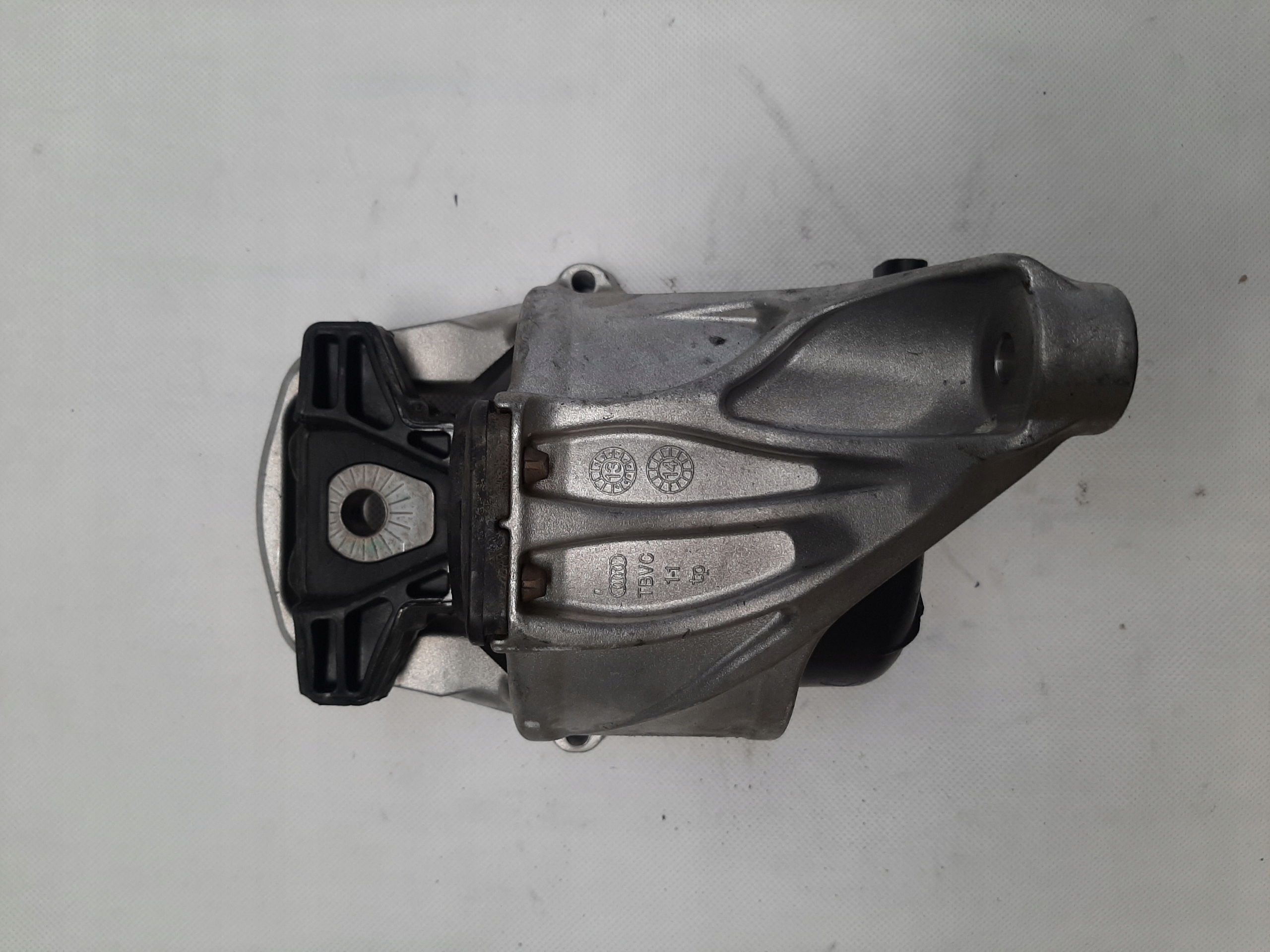 Poduszka Silnika Audi A4 B9 A5 8W0199371AR