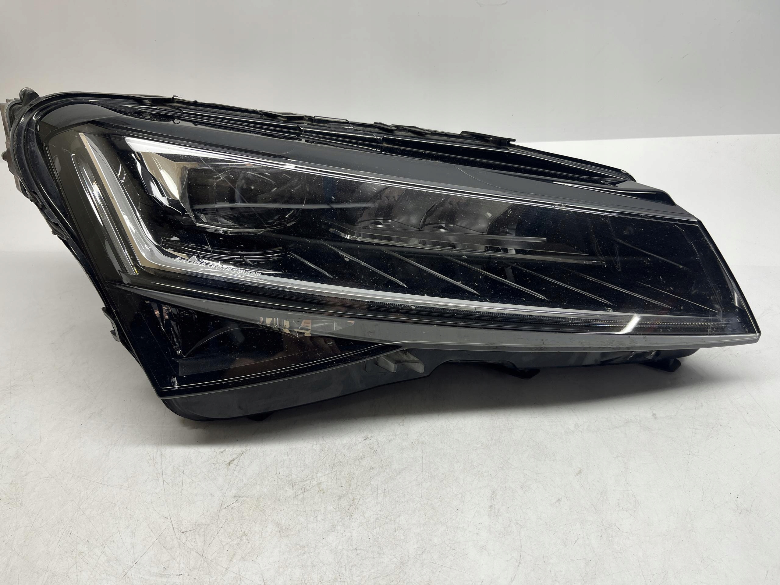 SKODA Superb Reflektor Lampa Przód PRAWY LED 3V1941016D