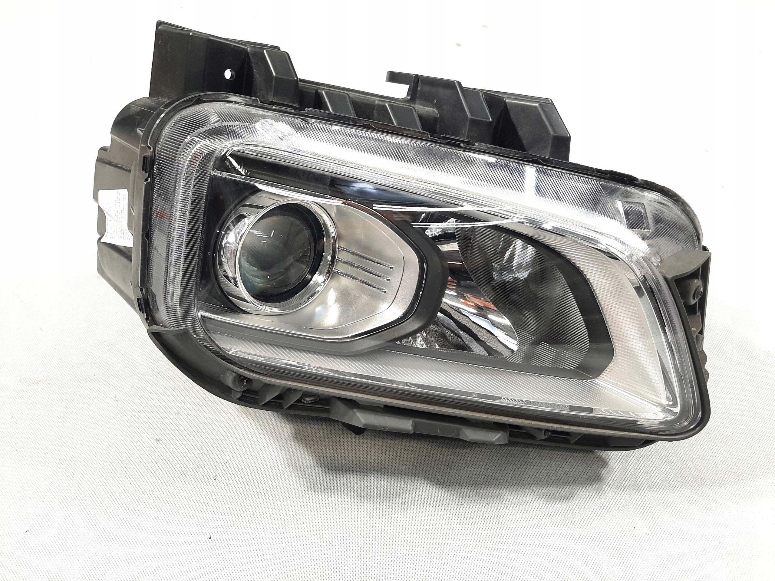 HYUNDAI KONA EV ELECTRIC 2018- REFLEKTOR LAMPA PRAWY PRZÓD 92102J9050