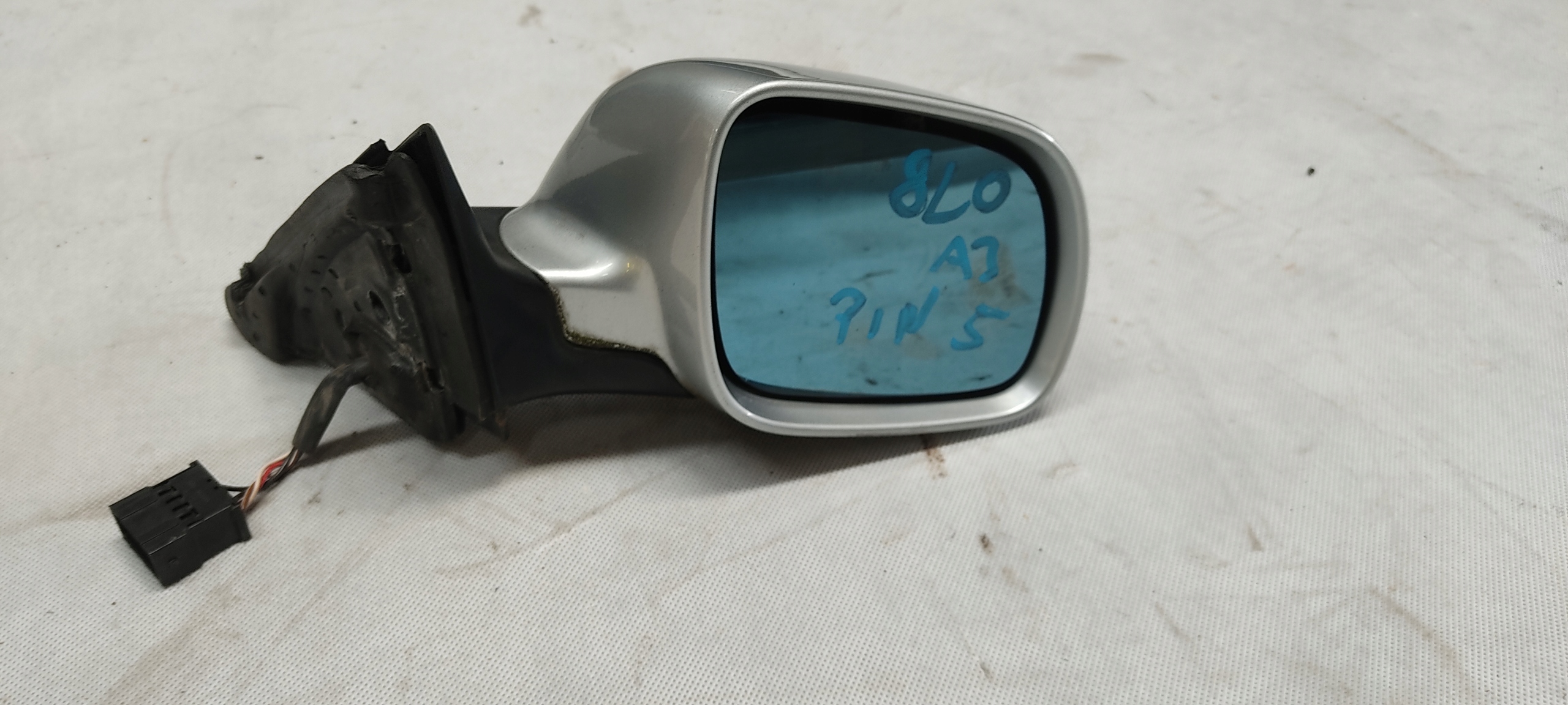 AUDI A3 8L LUSTERKO ZEWNĘTRZNE PRAWE 5 PIN 8L1858500D