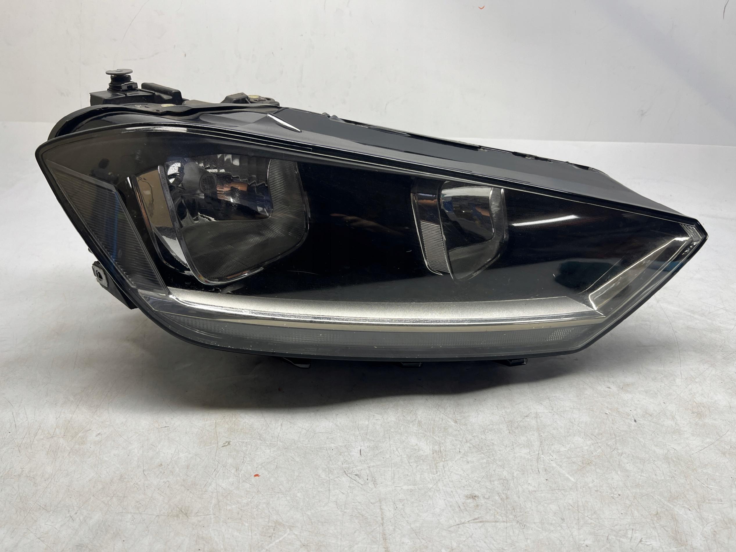 VOLKSWAGEN GOLF SPORTSVAN LIFT REFLEKTOR LAMPA PRAWA PRZEDNIA 517941006A