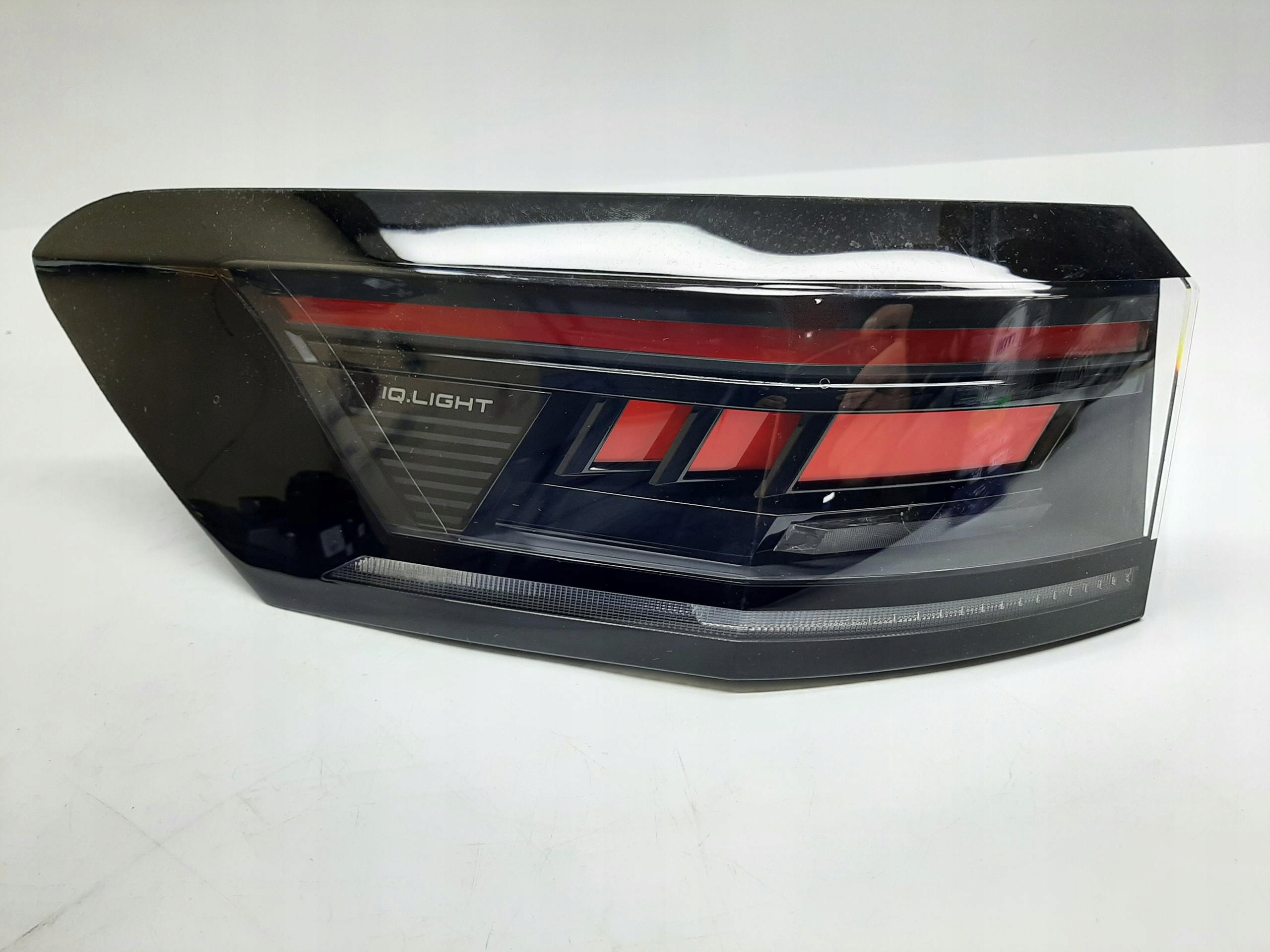 VW PASSAT B9 KOMBI LAMPA LEWA TYLNA TYŁ IQ LIGHT LED 3J0945207A