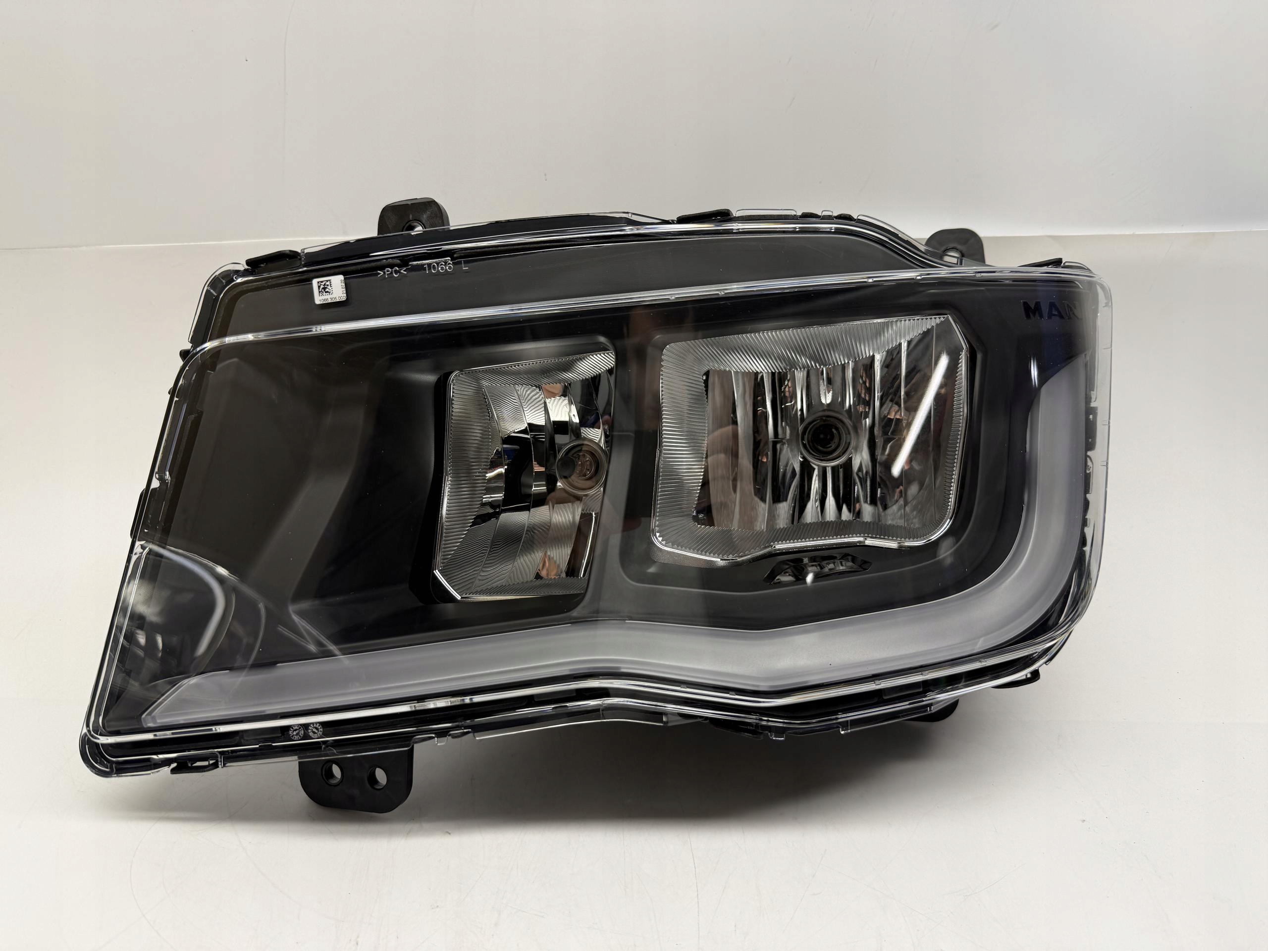 MAN TGX REFLEKTOR LAMPA LEWY PRZÓD 81251016737