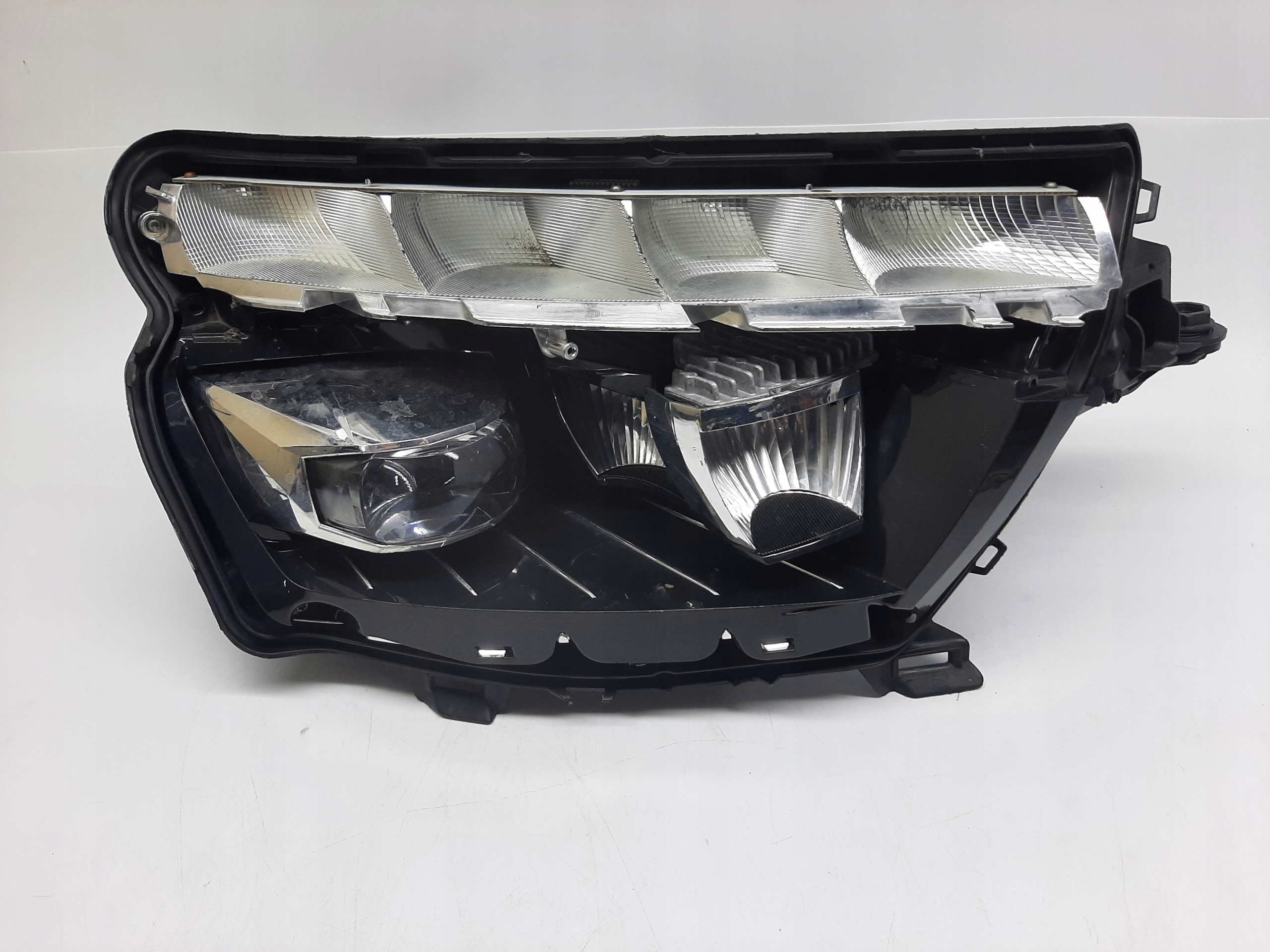 SKODA KAMIQ OBUDOWA PUSZKA REFLEKTORA PRWAY PRAWA PRZÓD PRZEDNIA