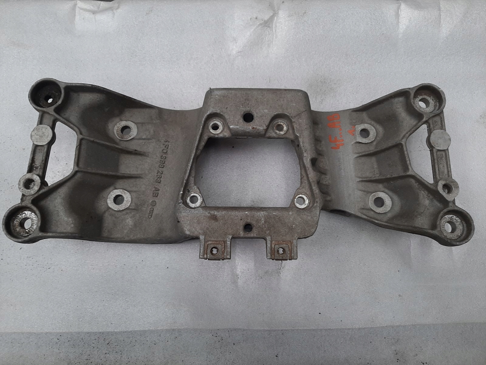 AUDI A6 C6 MOCOWANIE ŁAPA SKRZYNI 4F0399263AB