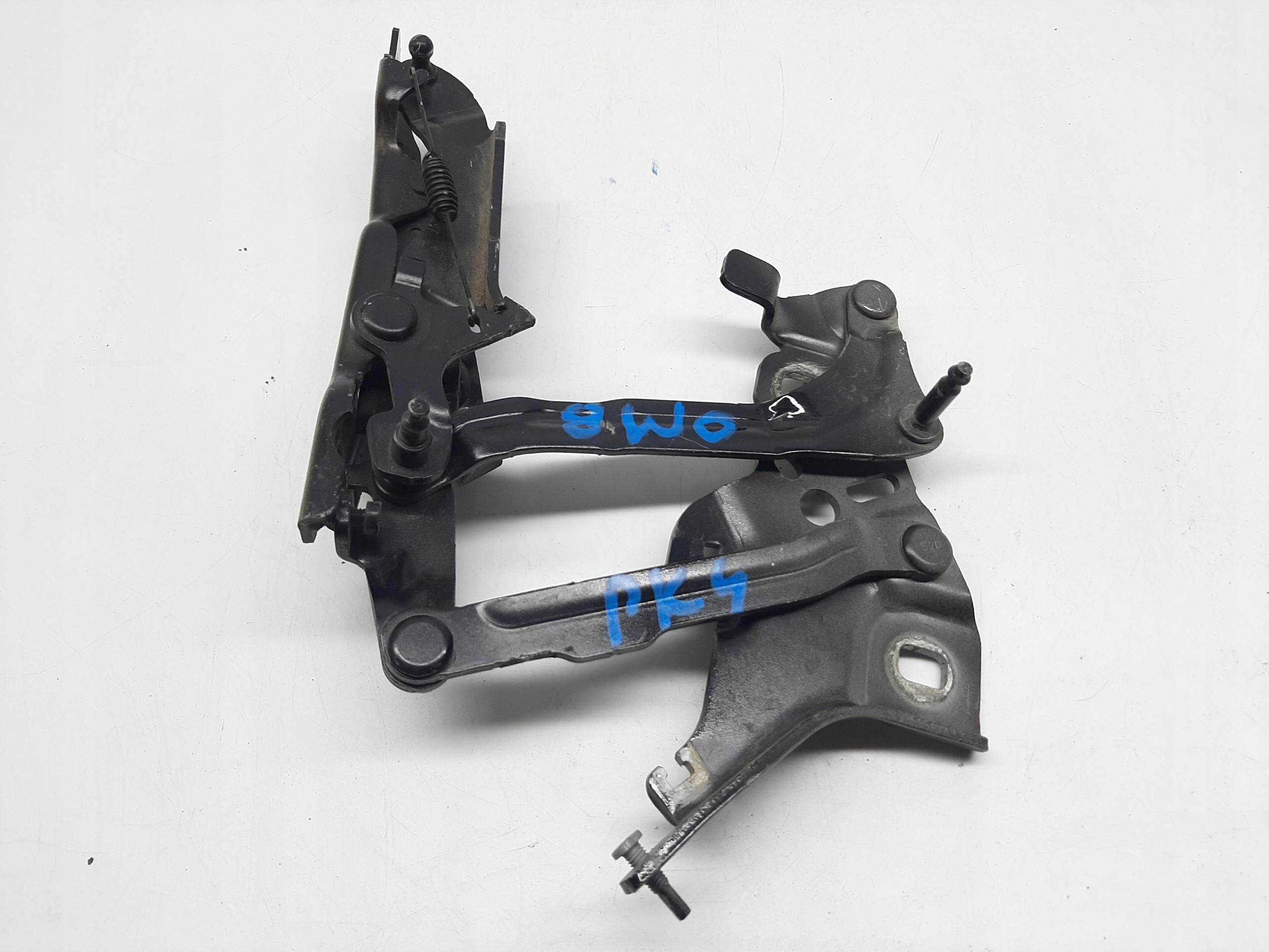 AUDI A4 S4 B9 ZAWIAS MASKI PRAWY 8W0823302E