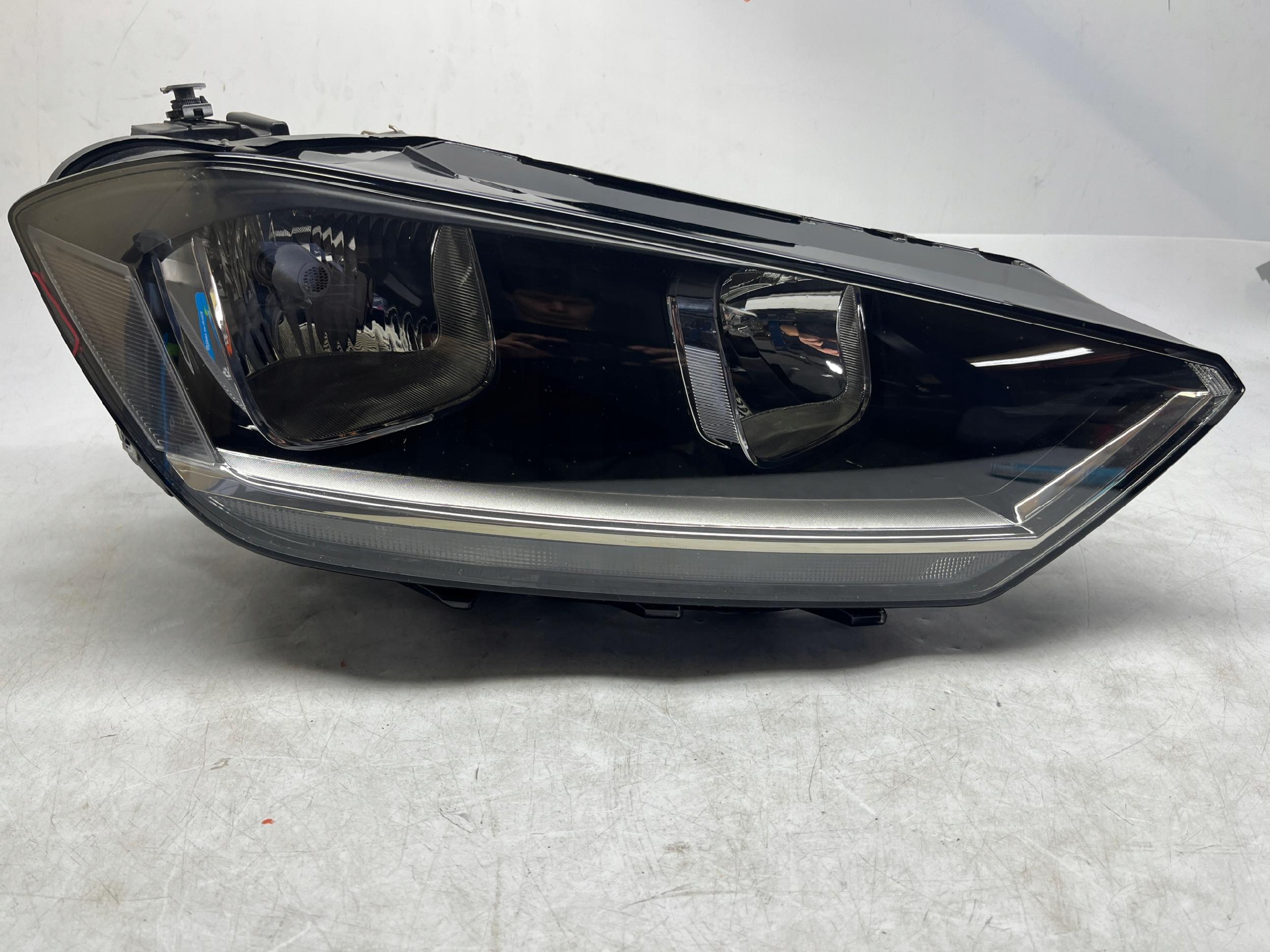 VOLKSWAGEN GOLF SPORTSVAN LIFT REFLEKTOR LAMPA PRAWA PRZEDNIA 517941006C