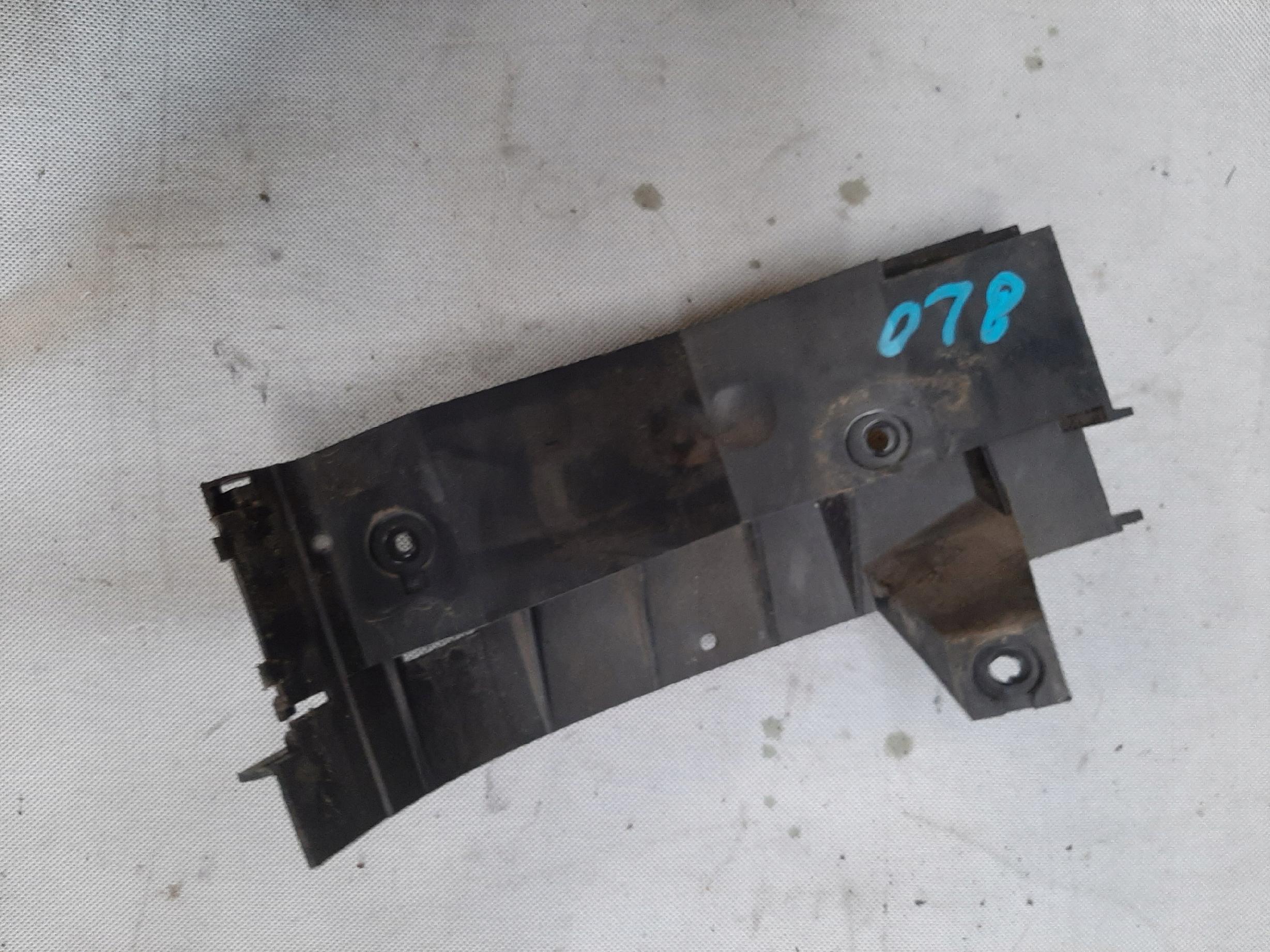 AUDI A3 8L LIFT ŚLIZG MOCOWANIE ZDERZAKA PRAWY TYŁ TYLNY 8L0807378E