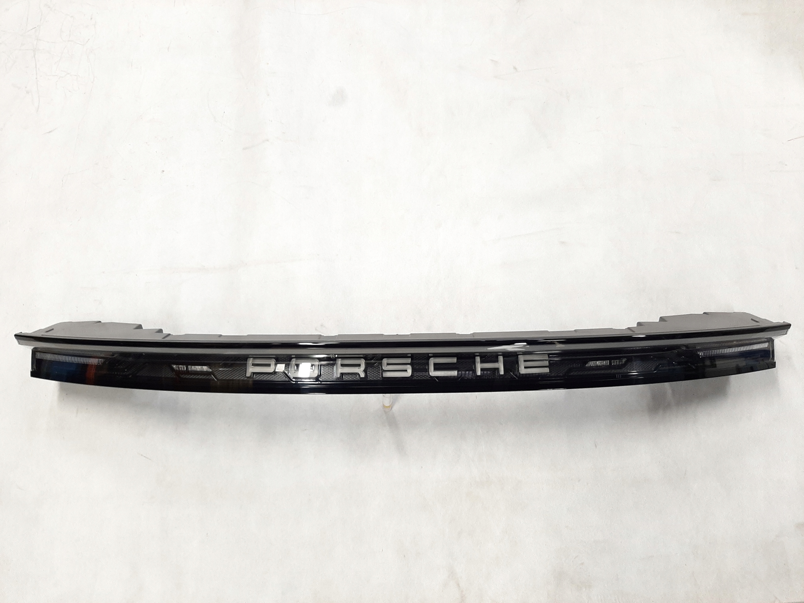 PORSCHE TAYCAN LAMPA TYŁ ŚRODKOWA LED 9J0945082P