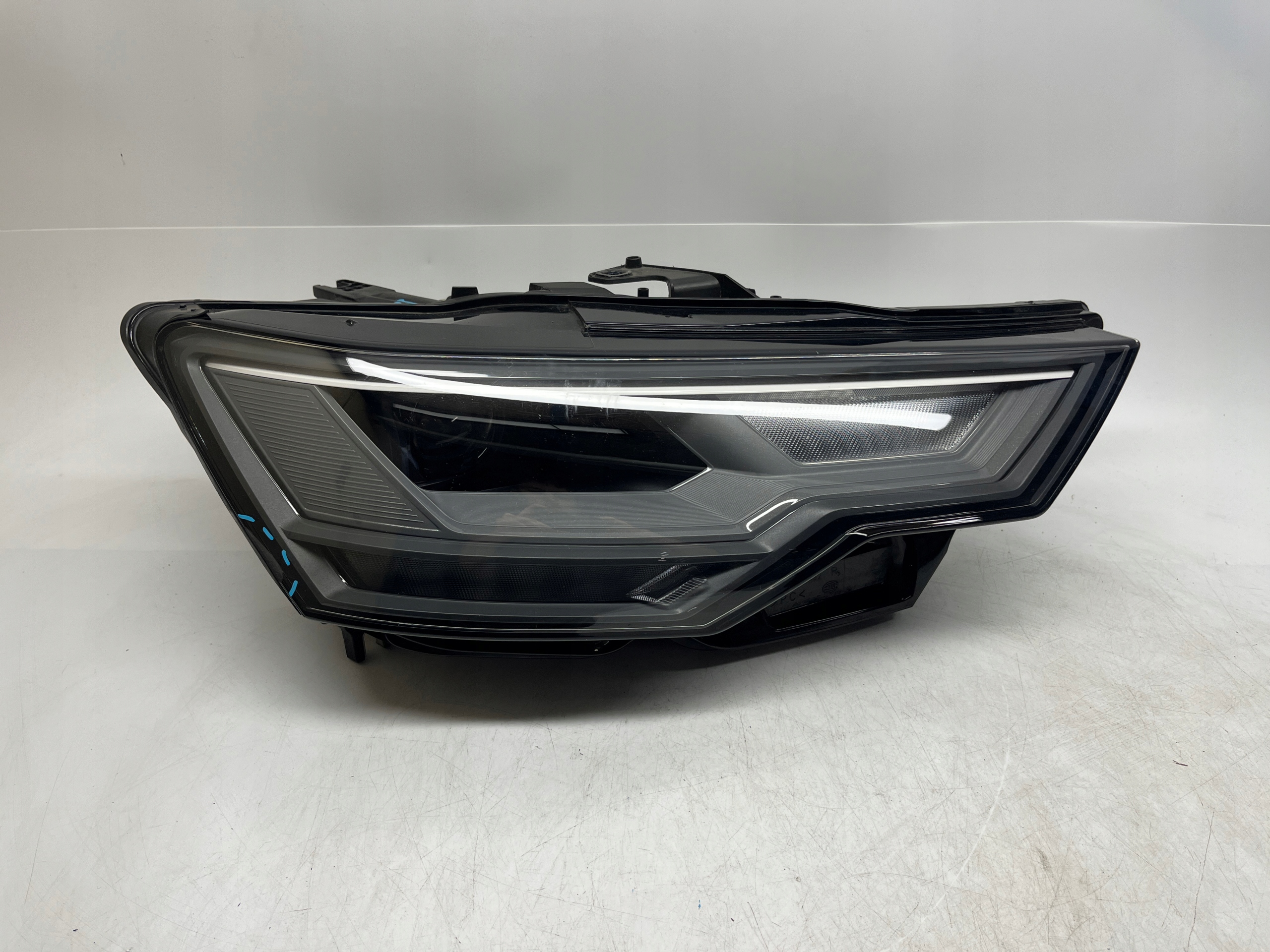 AUDI A6 S6 REFLEKTOR LED LAMPA PRZÓD PRAWA 4K0941034