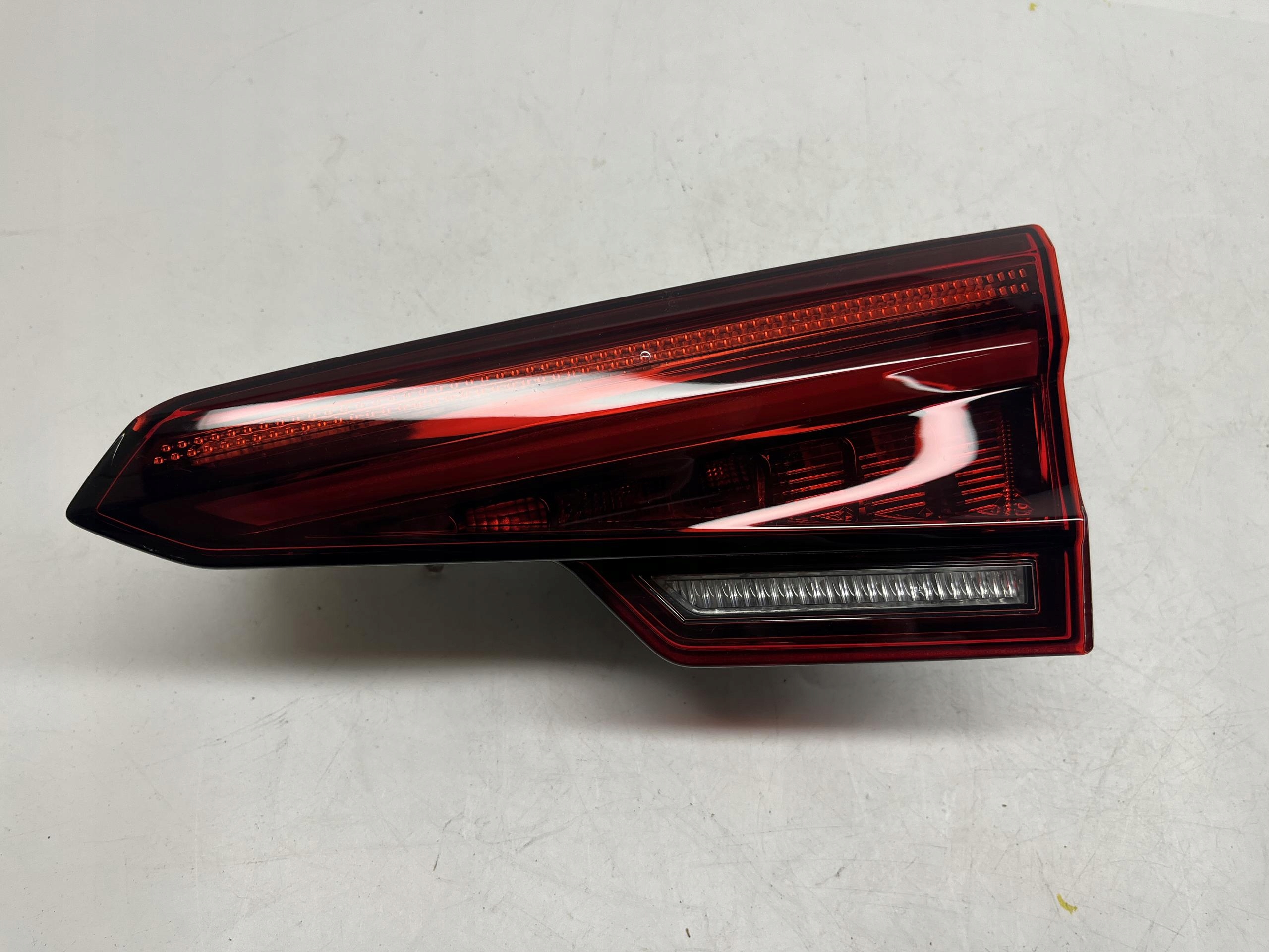 AUDI A4 B9 sedan lampa tył Prawa 8W5945094G
