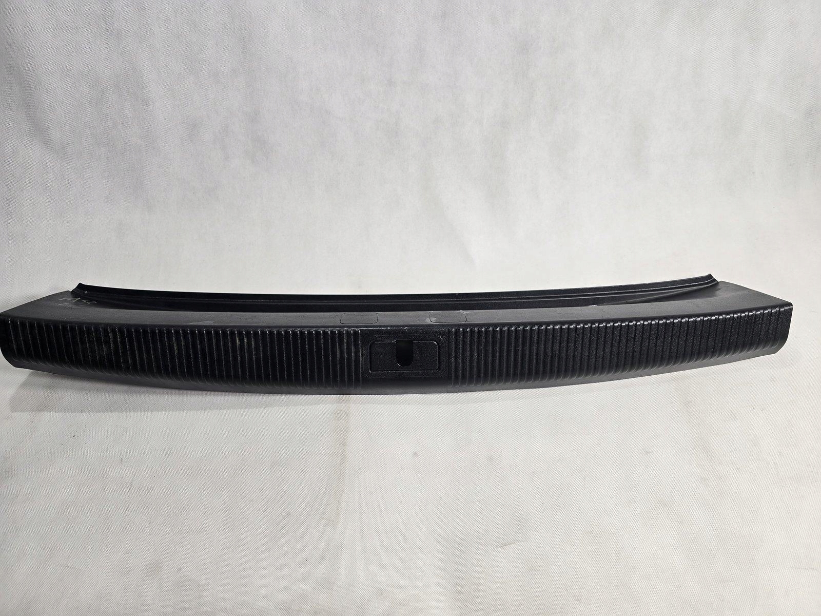 AUDI A8 D3 OSŁONA PASA TYLNEGO TYŁ MASKOWNICA 4E0863283A